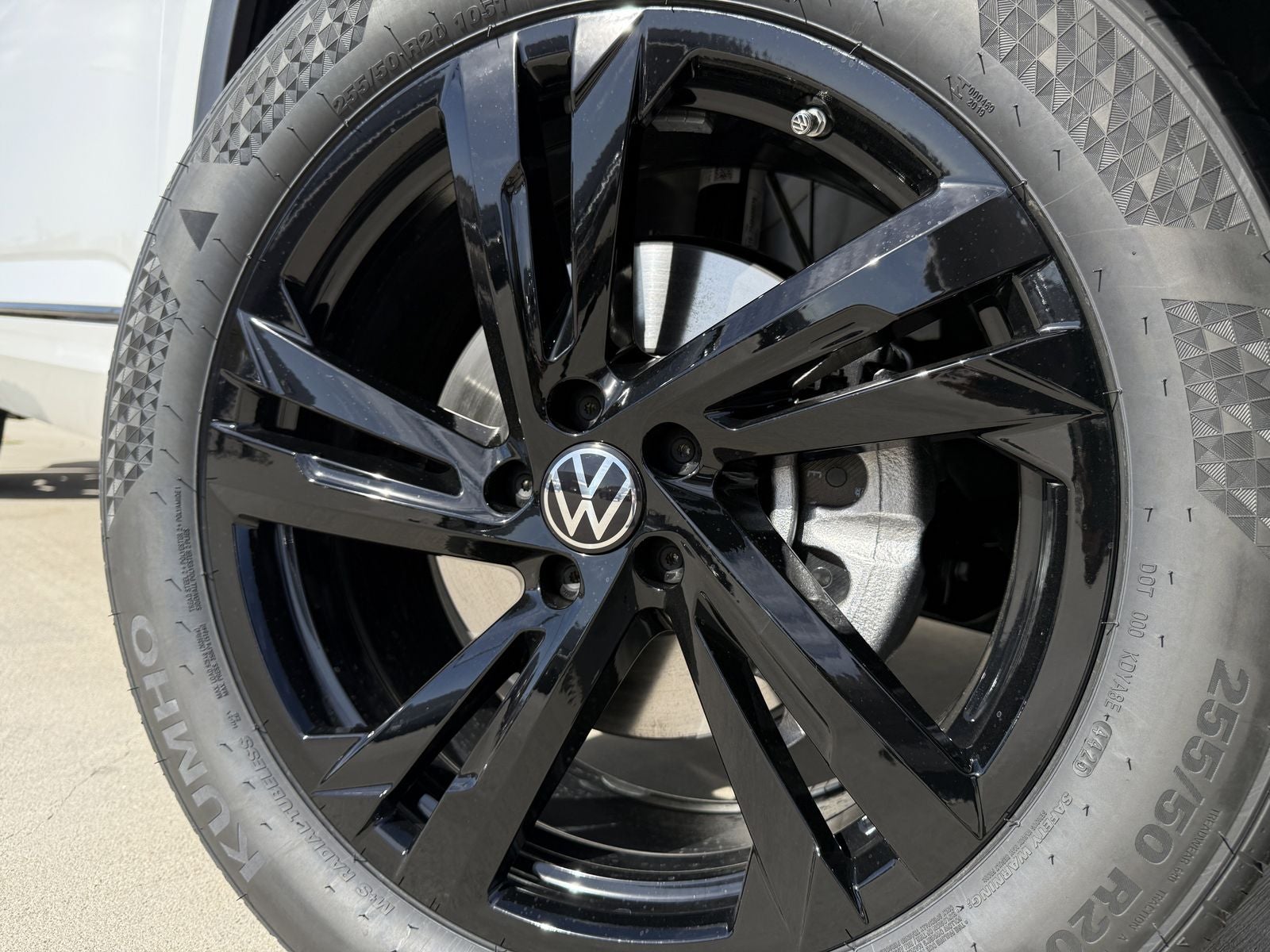 2026 Volkswagen Atlas Cross Sport 2.0T SEL R-Line Black