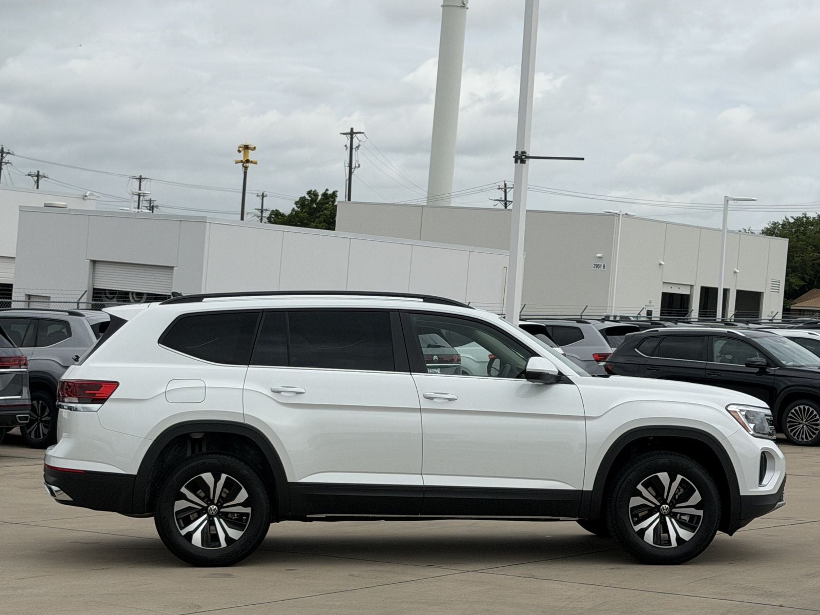 2026 Volkswagen Atlas 2.0T SE