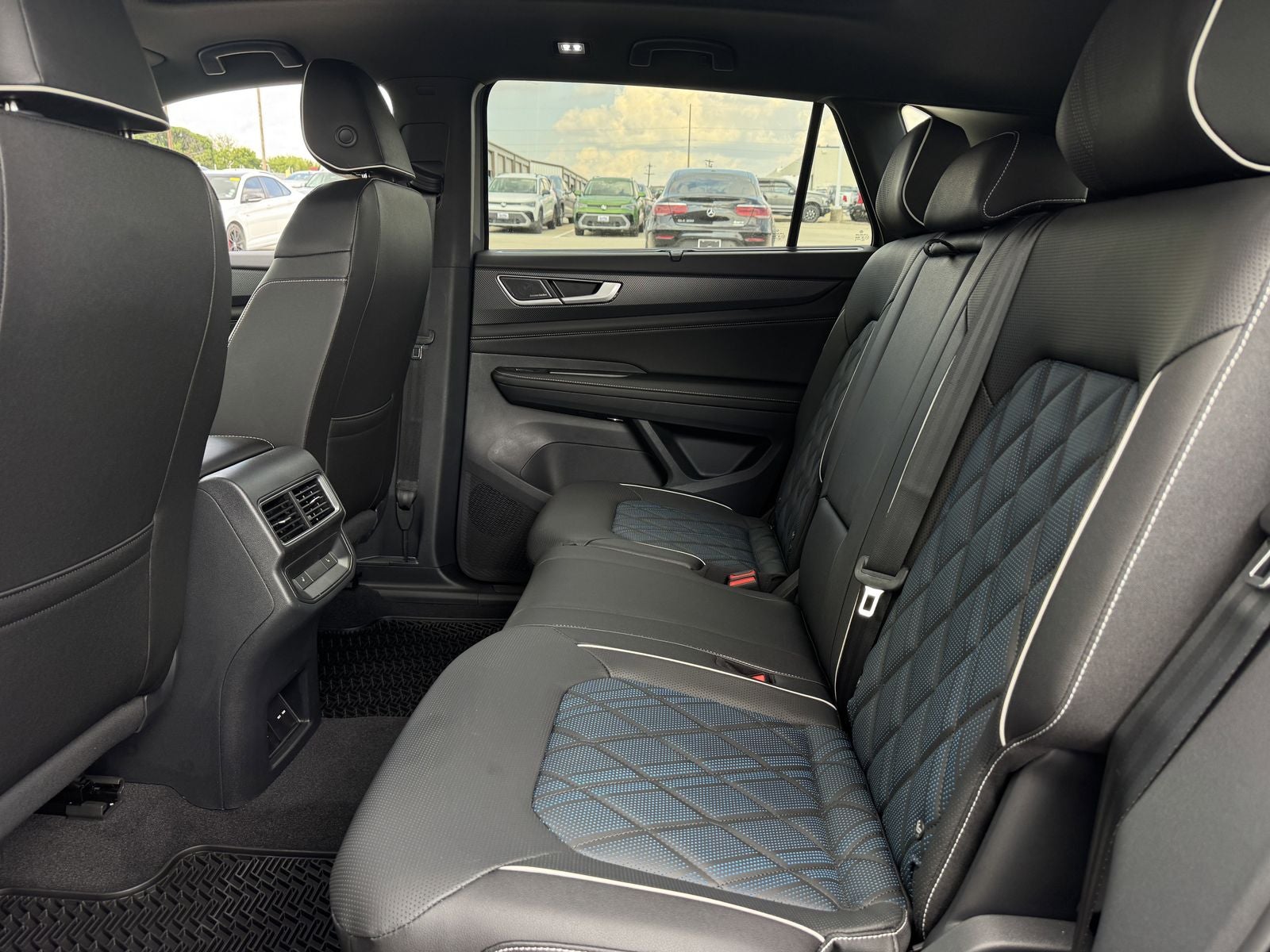 2026 Volkswagen Atlas Cross Sport 2.0T SEL Premium R-Line