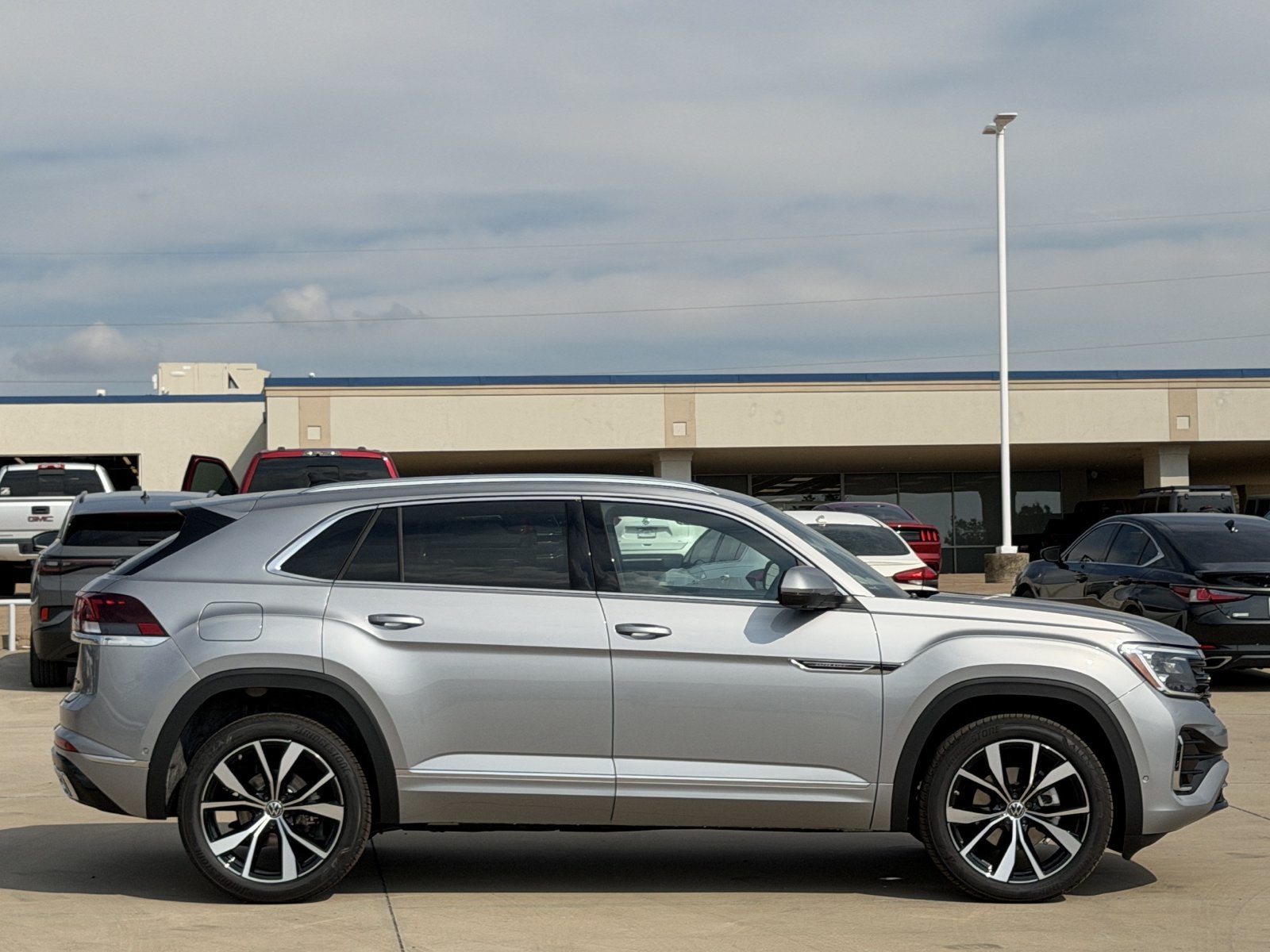 2026 Volkswagen Atlas Cross Sport 2.0T SEL Premium R-Line