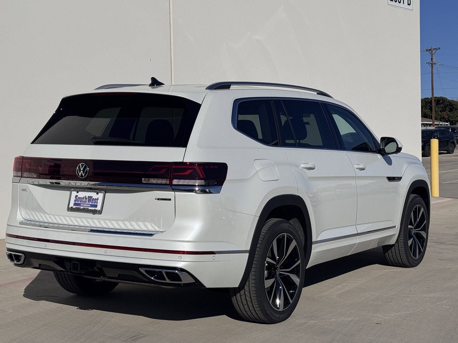 2026 Volkswagen Atlas 2.0T SEL Premium R-Line