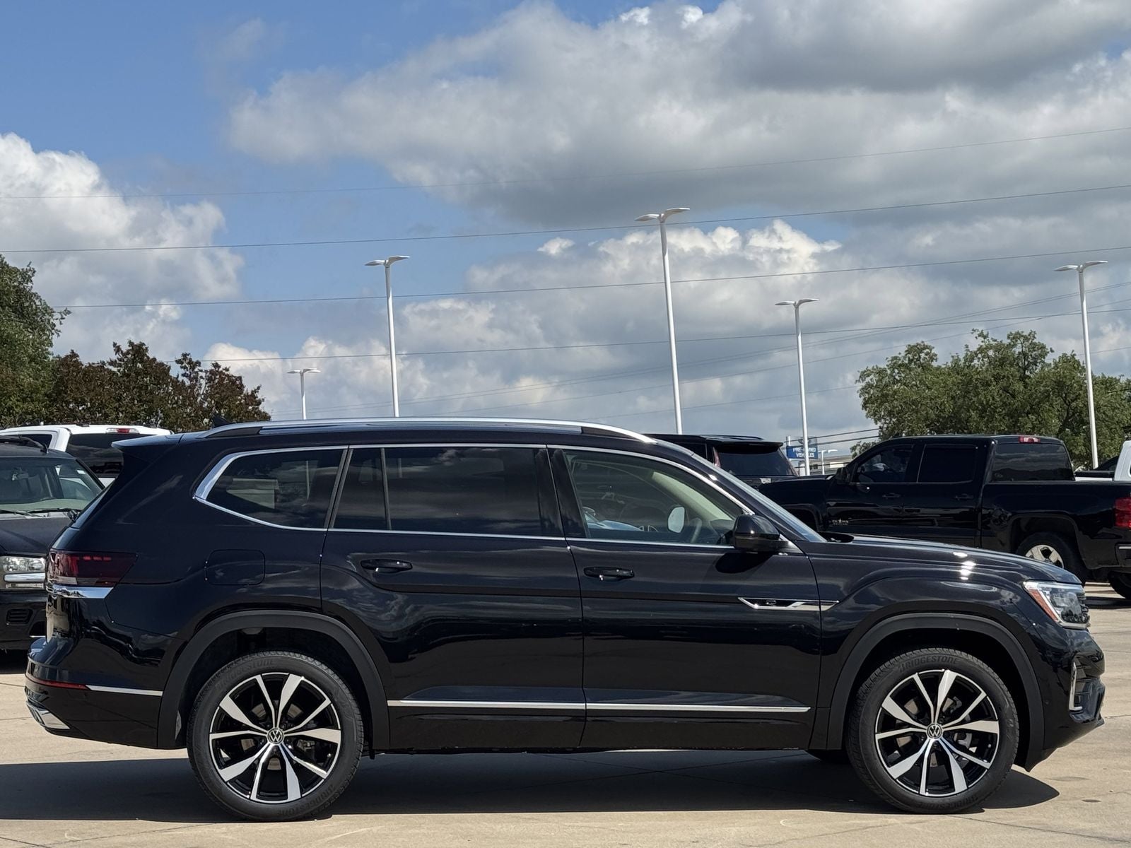 2026 Volkswagen Atlas 2.0T SEL Premium R-Line