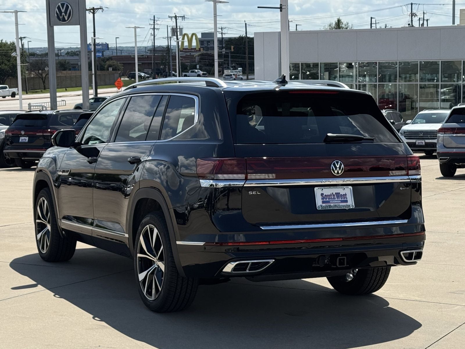2026 Volkswagen Atlas 2.0T SEL Premium R-Line