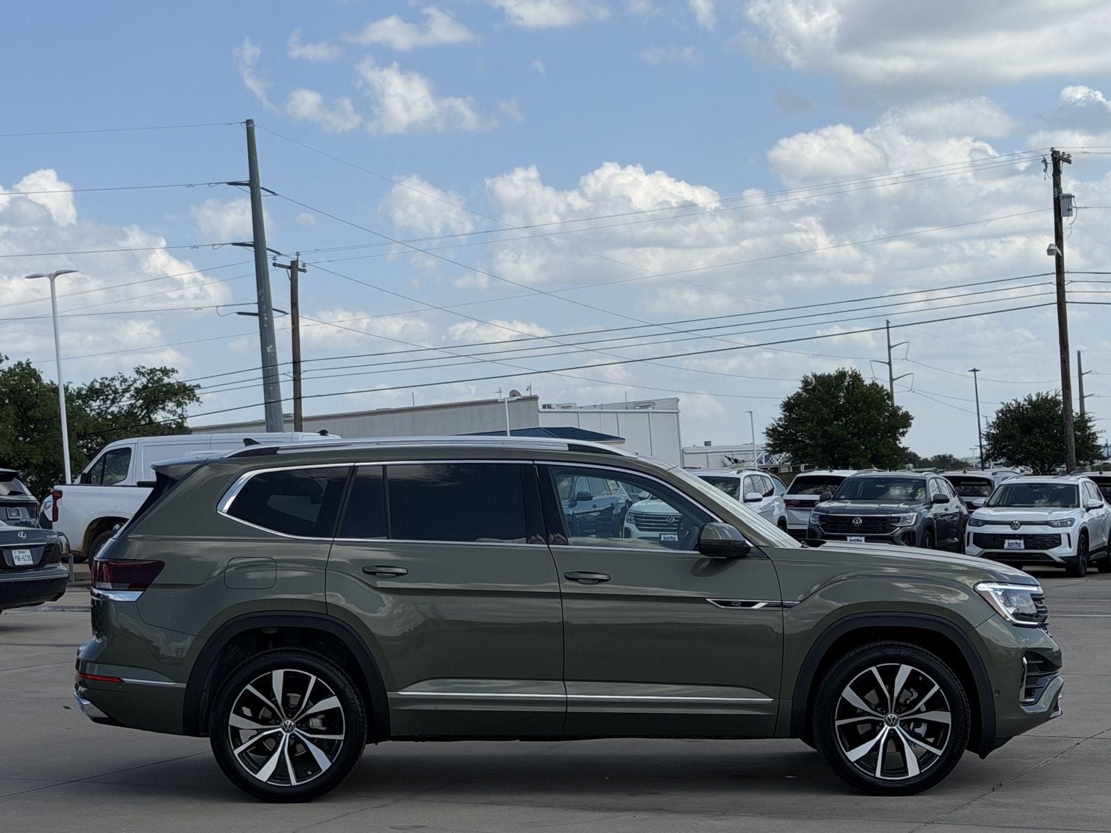 2026 Volkswagen Atlas 2.0T SEL Premium R-Line