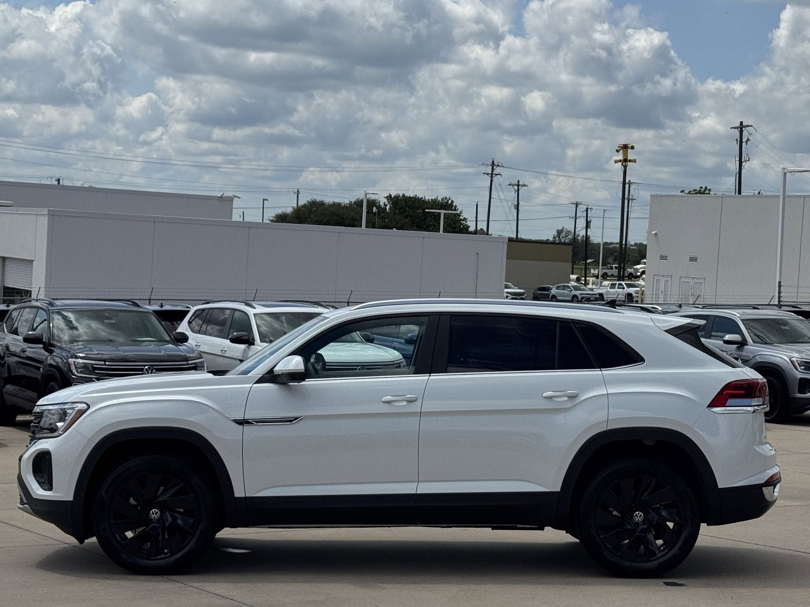 2026 Volkswagen Atlas Cross Sport 2.0T SE W/TECHNOLOGY