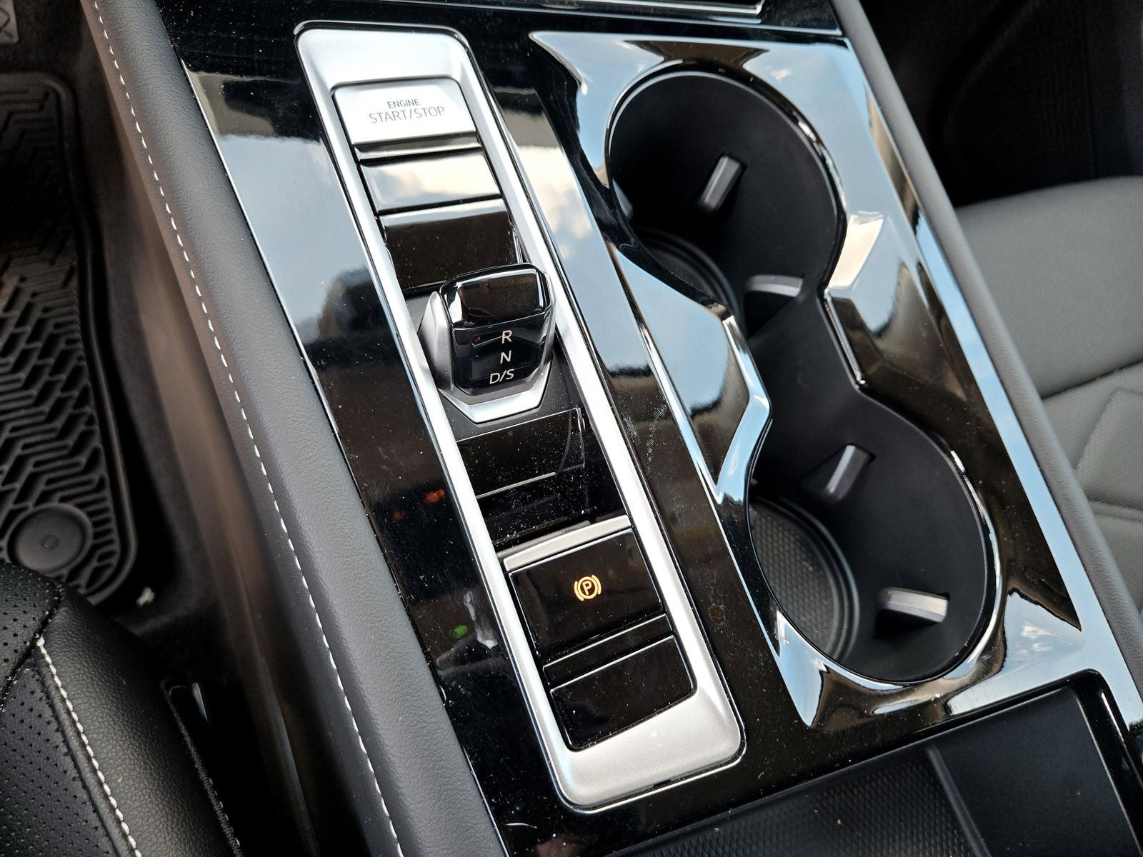 2024 Volkswagen Atlas 2.0T SE w/ Technology