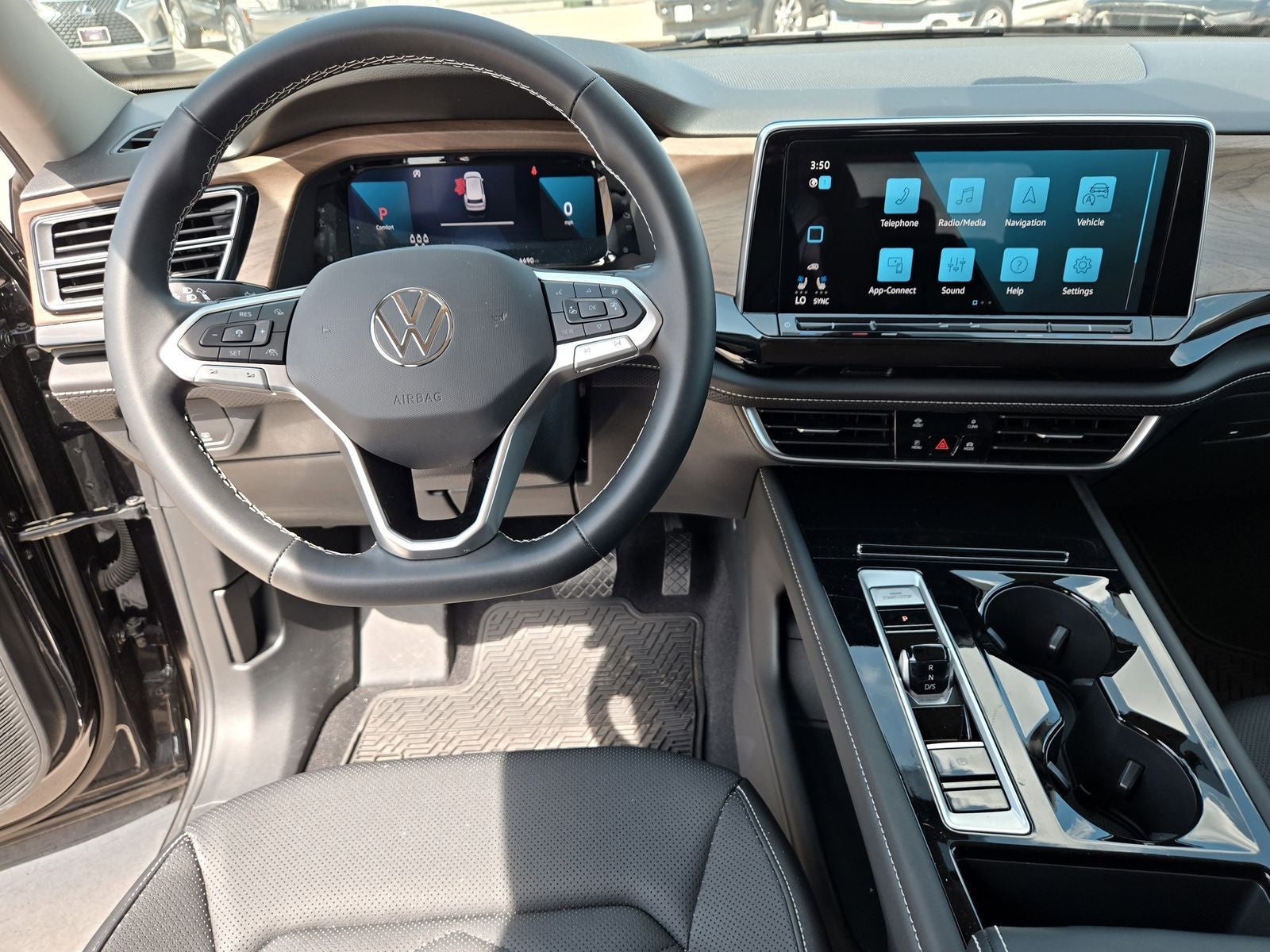 2024 Volkswagen Atlas 2.0T SE w/ Technology