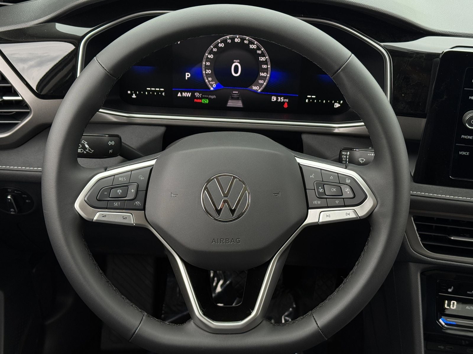 2026 Volkswagen Taos 1.5T SE Black