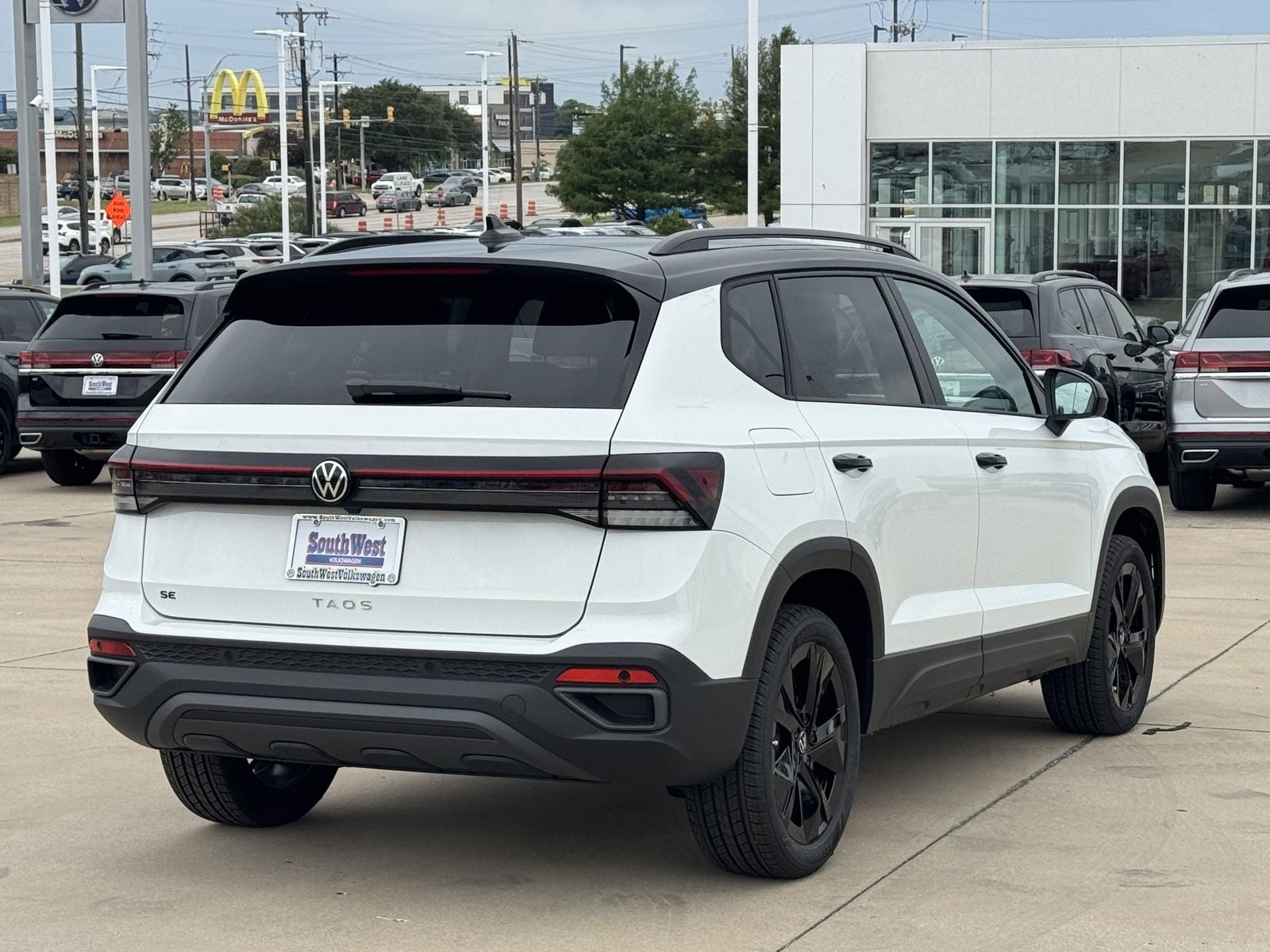 2026 Volkswagen Taos 1.5T SE Black