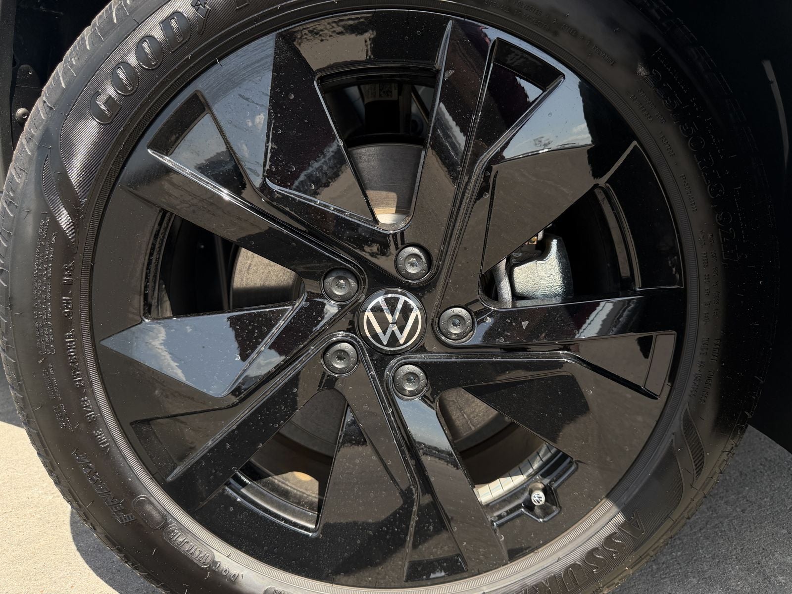 2026 Volkswagen Taos 1.5T SE Black