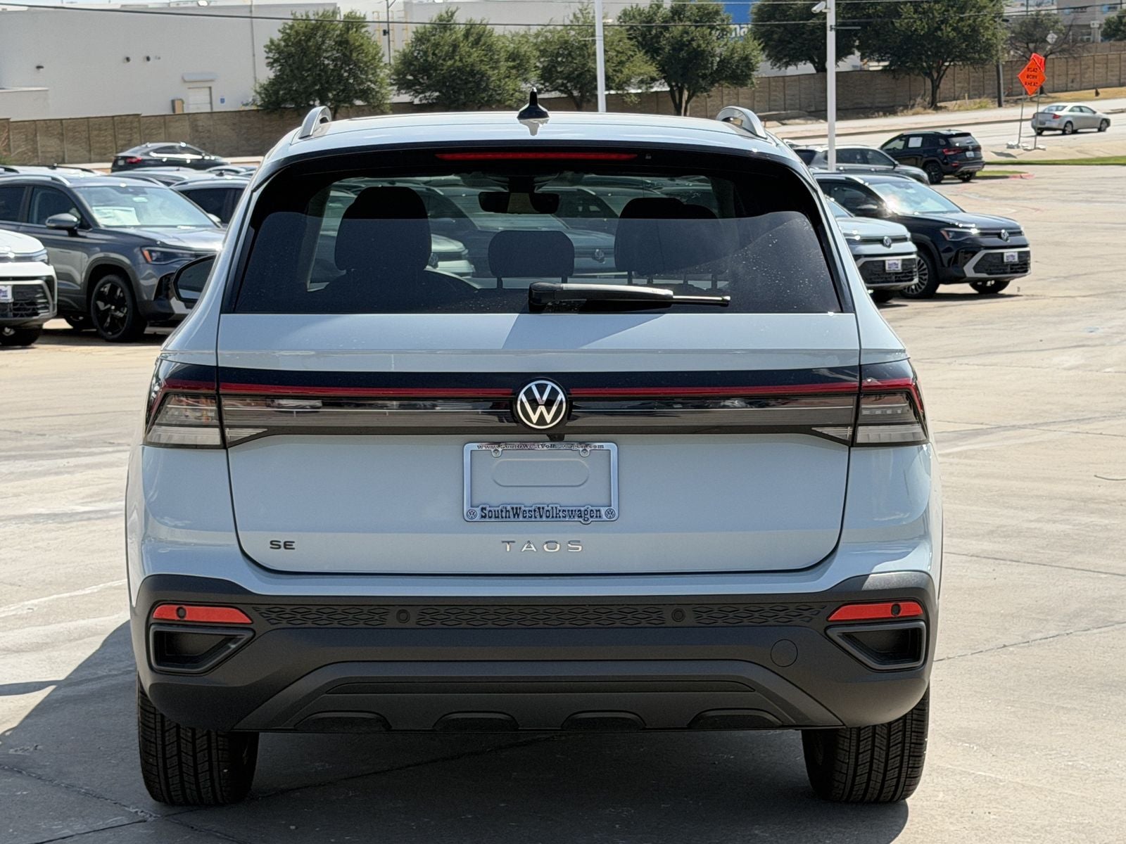 2026 Volkswagen Taos 1.5T SE Black