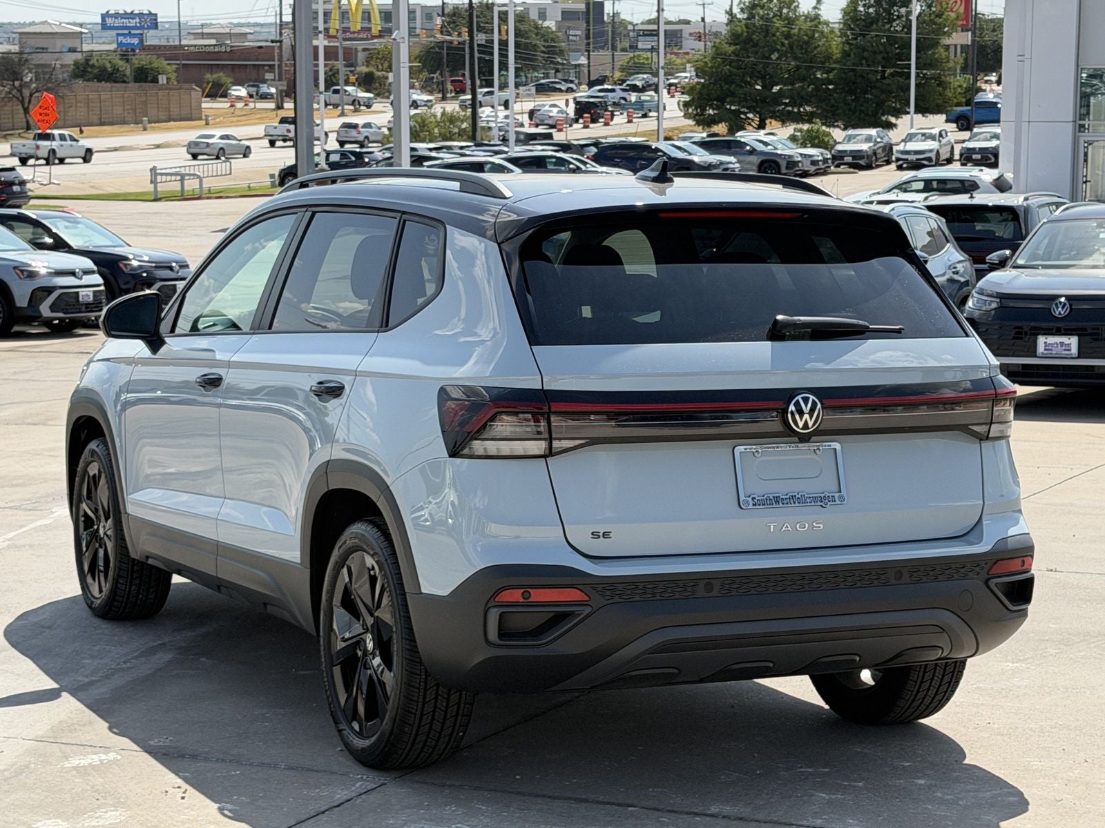 2026 Volkswagen Taos 1.5T SE Black