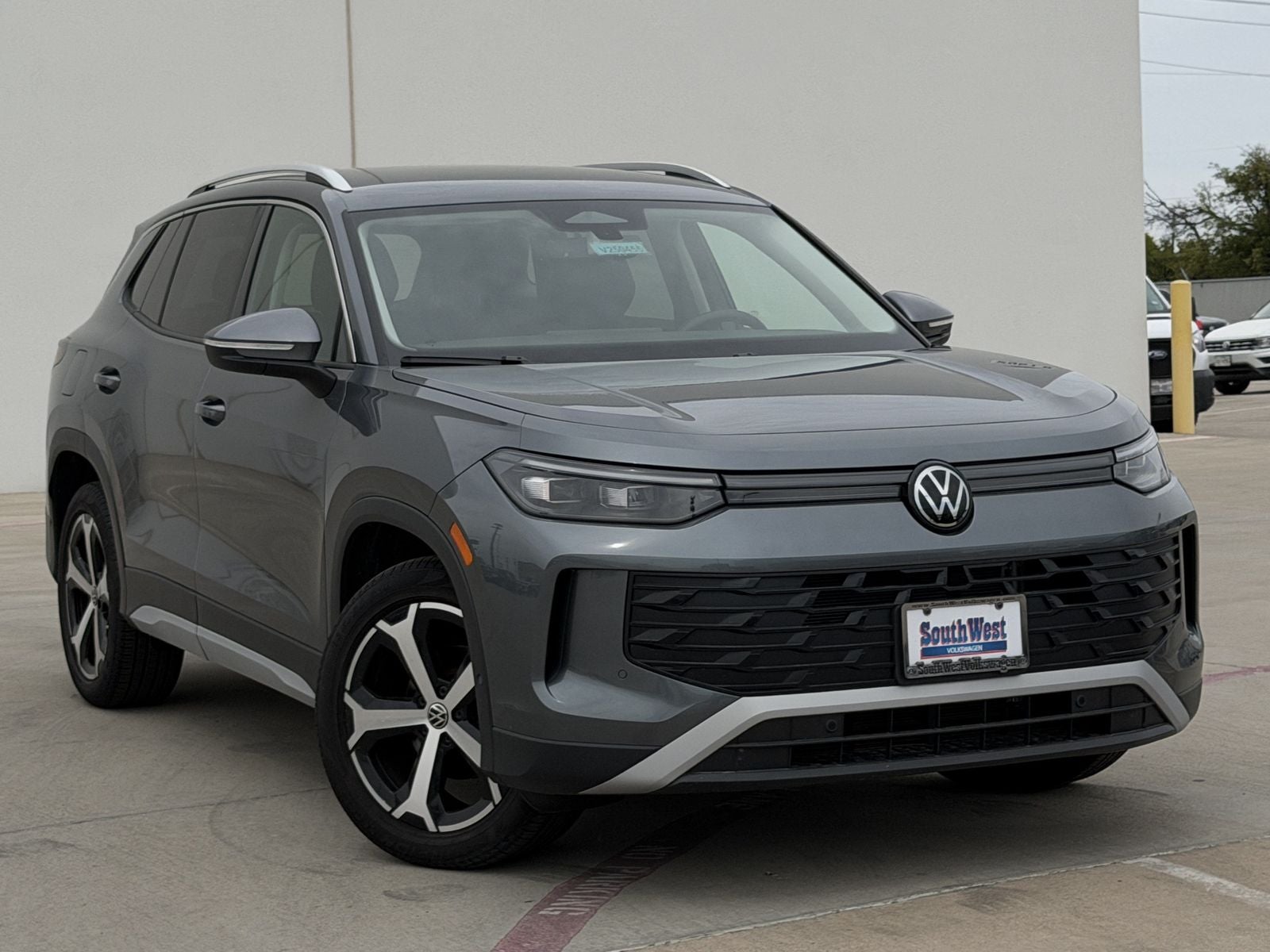 2025 Volkswagen Tiguan 2.0T SE