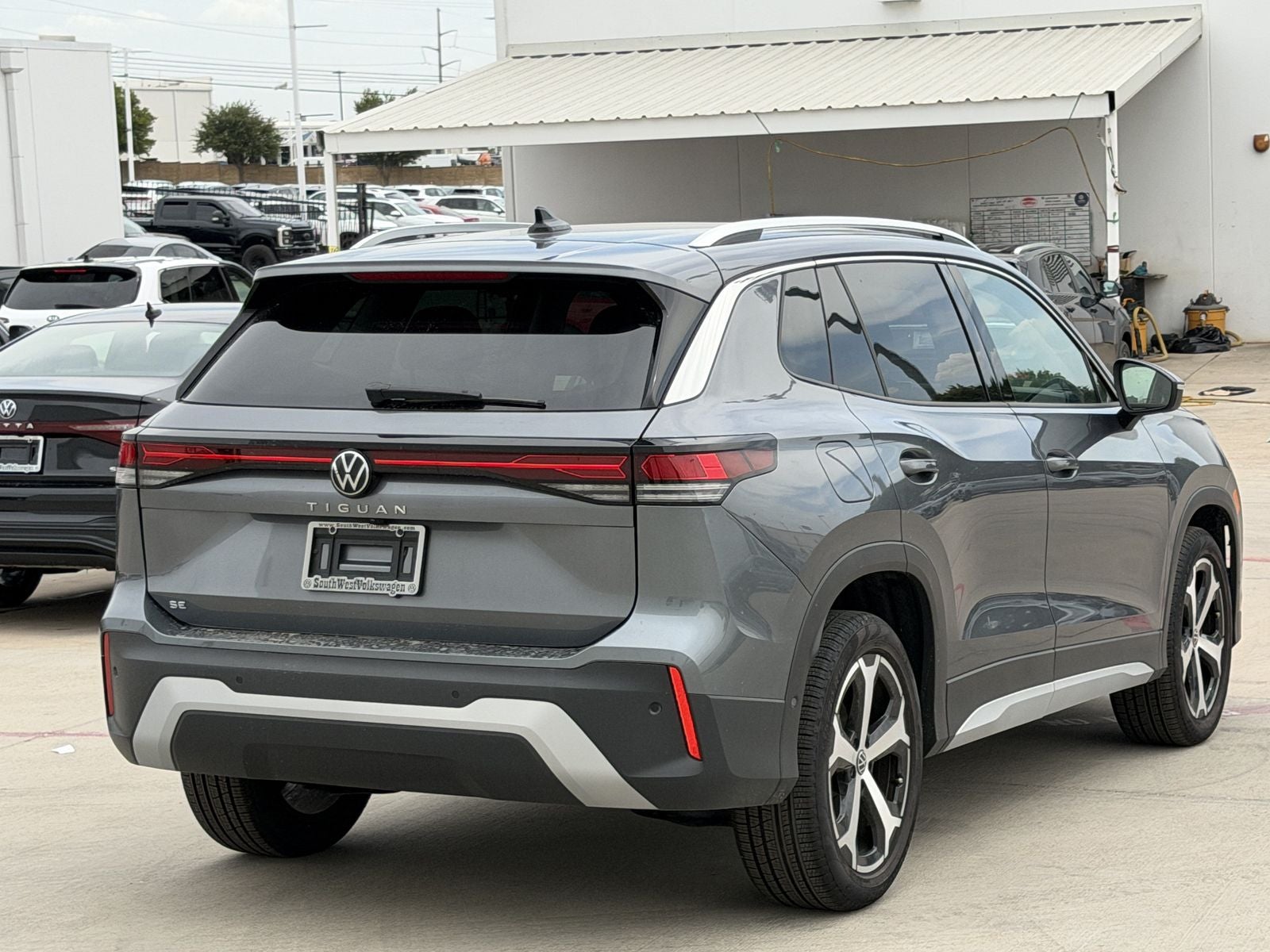 2025 Volkswagen Tiguan 2.0T SE