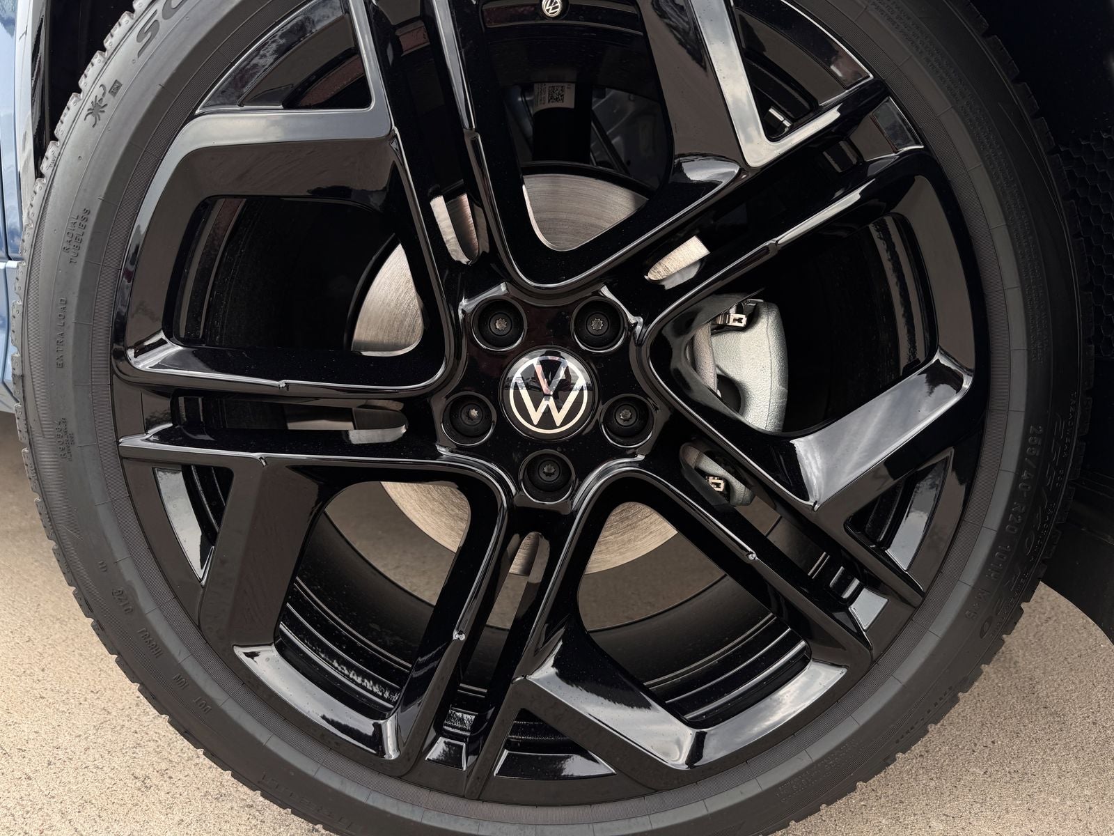 2026 Volkswagen Tiguan 2.0T SE R-Line Black