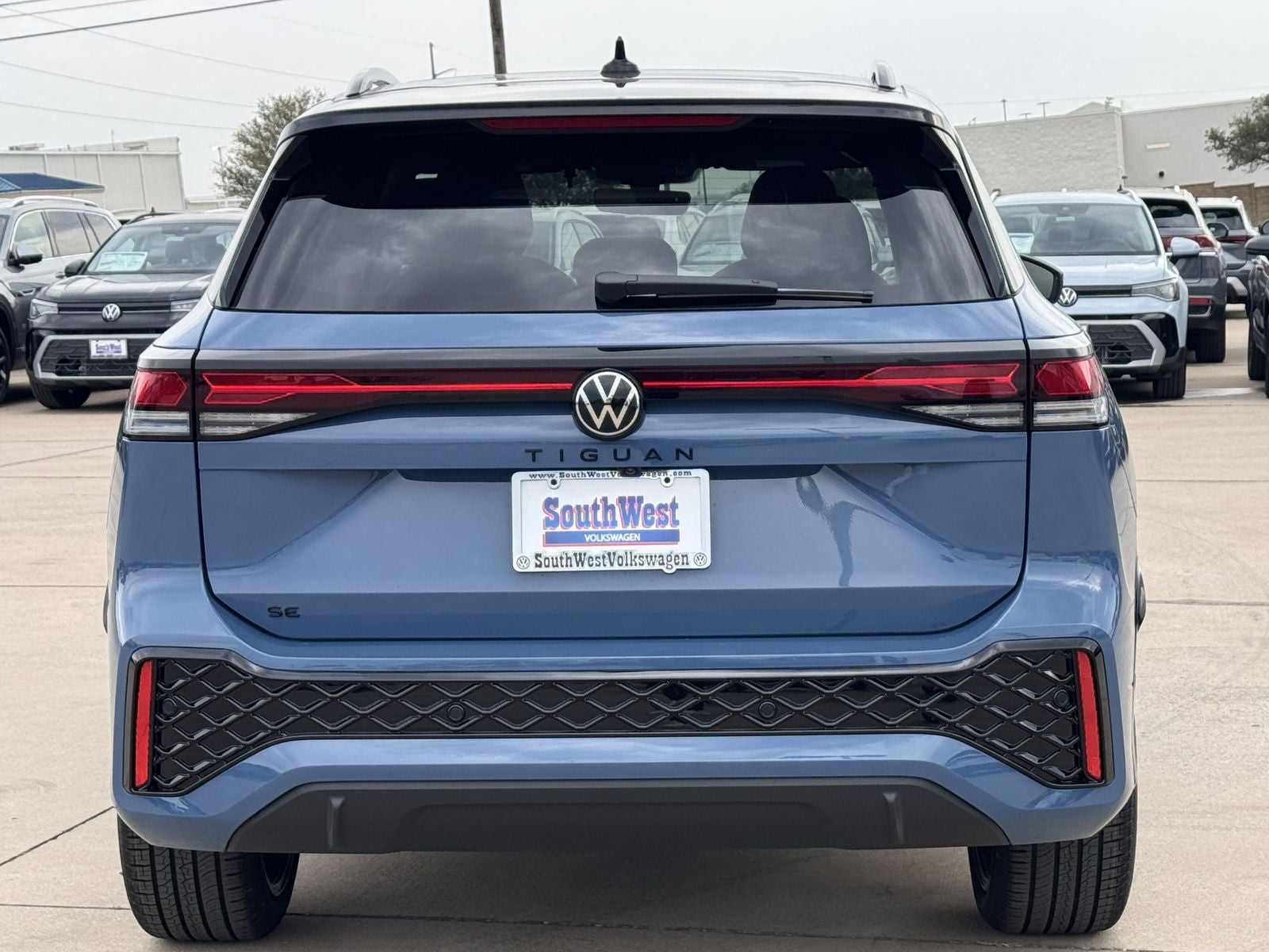 2026 Volkswagen Tiguan 2.0T SE R-Line Black