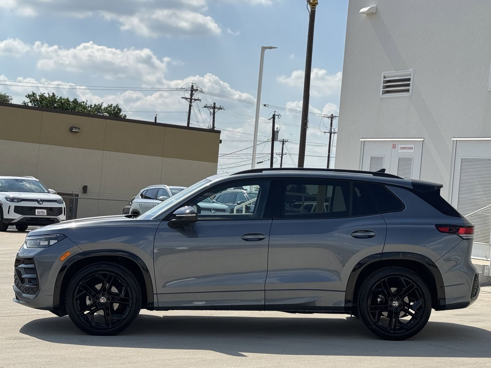 2026 Volkswagen Tiguan 2.0T SE R-Line Black