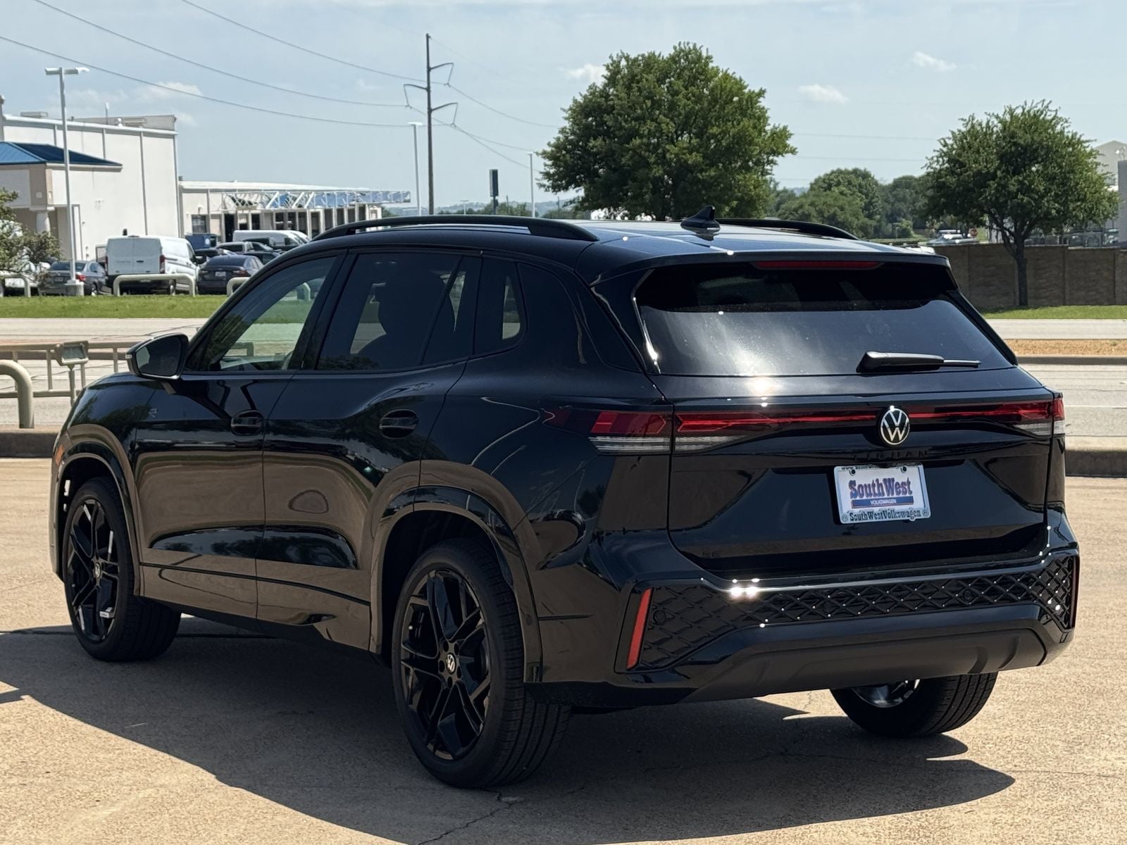 2026 Volkswagen Tiguan 2.0T SE R-Line Black