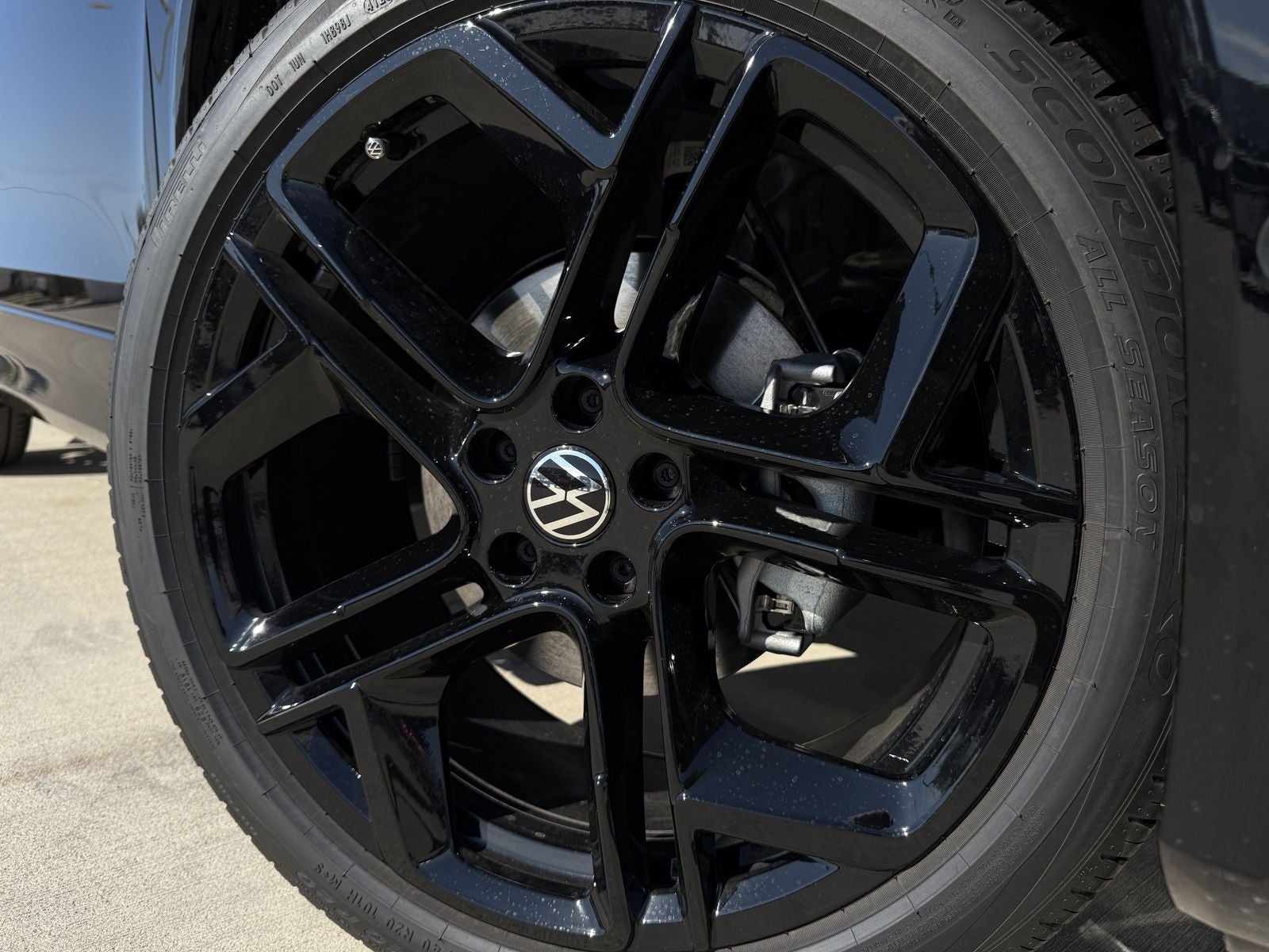 2026 Volkswagen Tiguan 2.0T SE R-Line Black