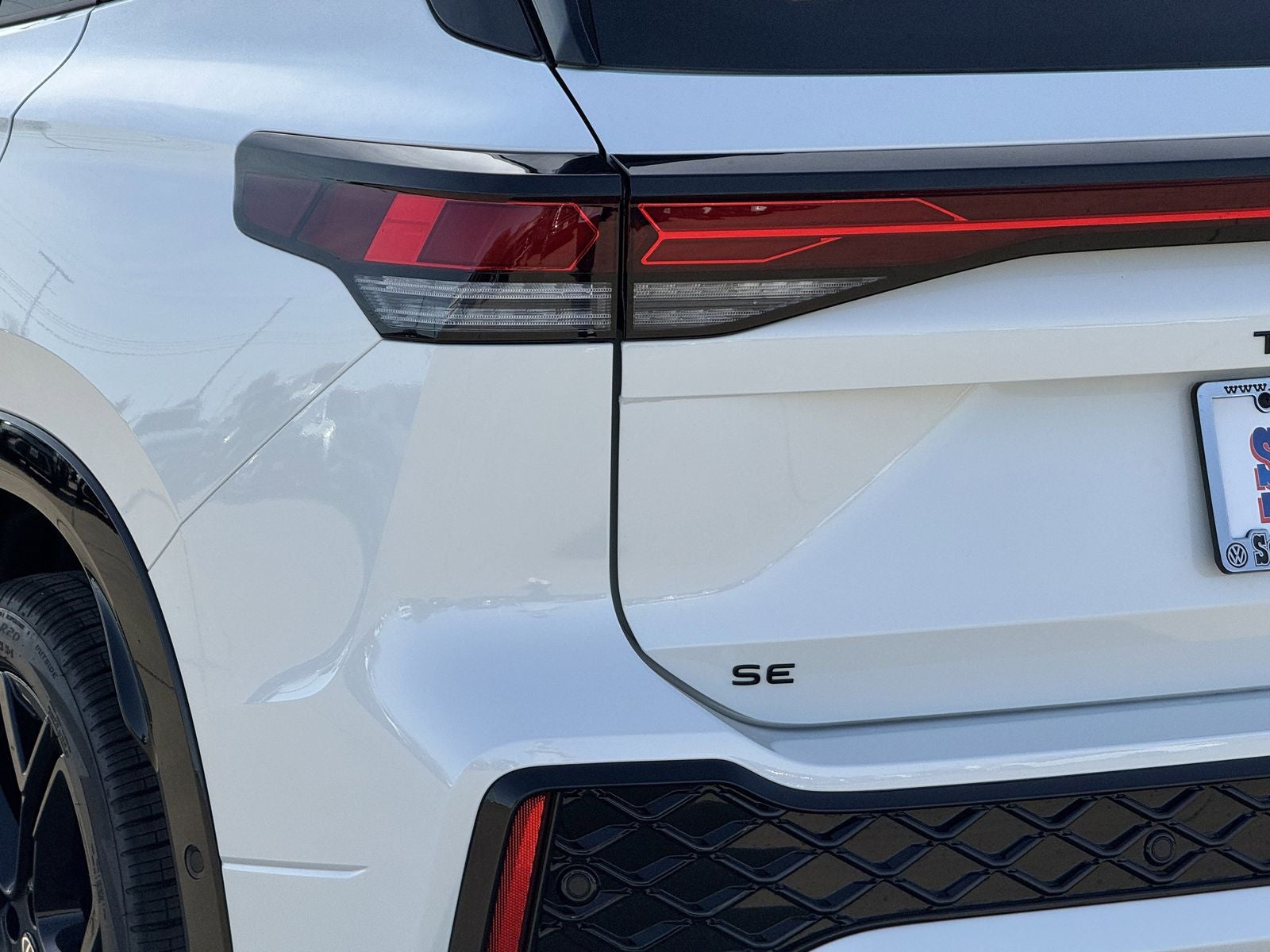 2026 Volkswagen Tiguan 2.0T SE R-Line Black