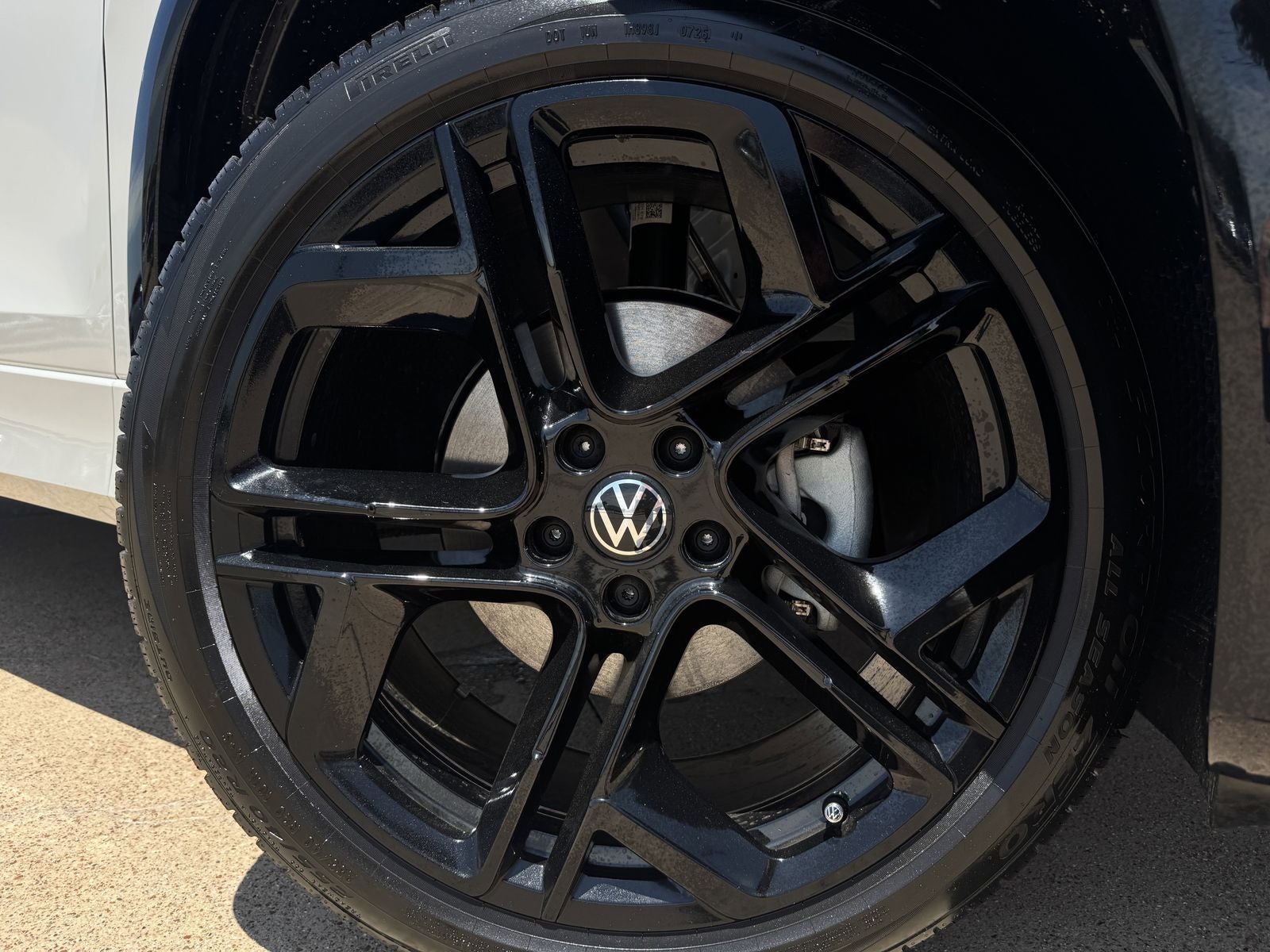2026 Volkswagen Tiguan 2.0T SE R-Line Black