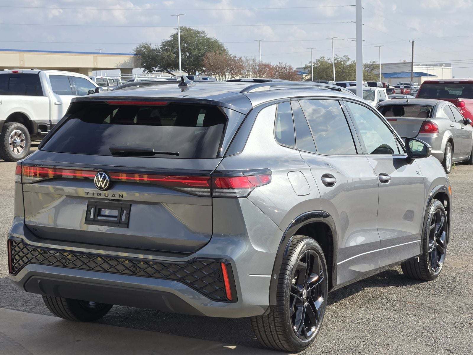 2026 Volkswagen Tiguan 2.0T SE R-Line Black