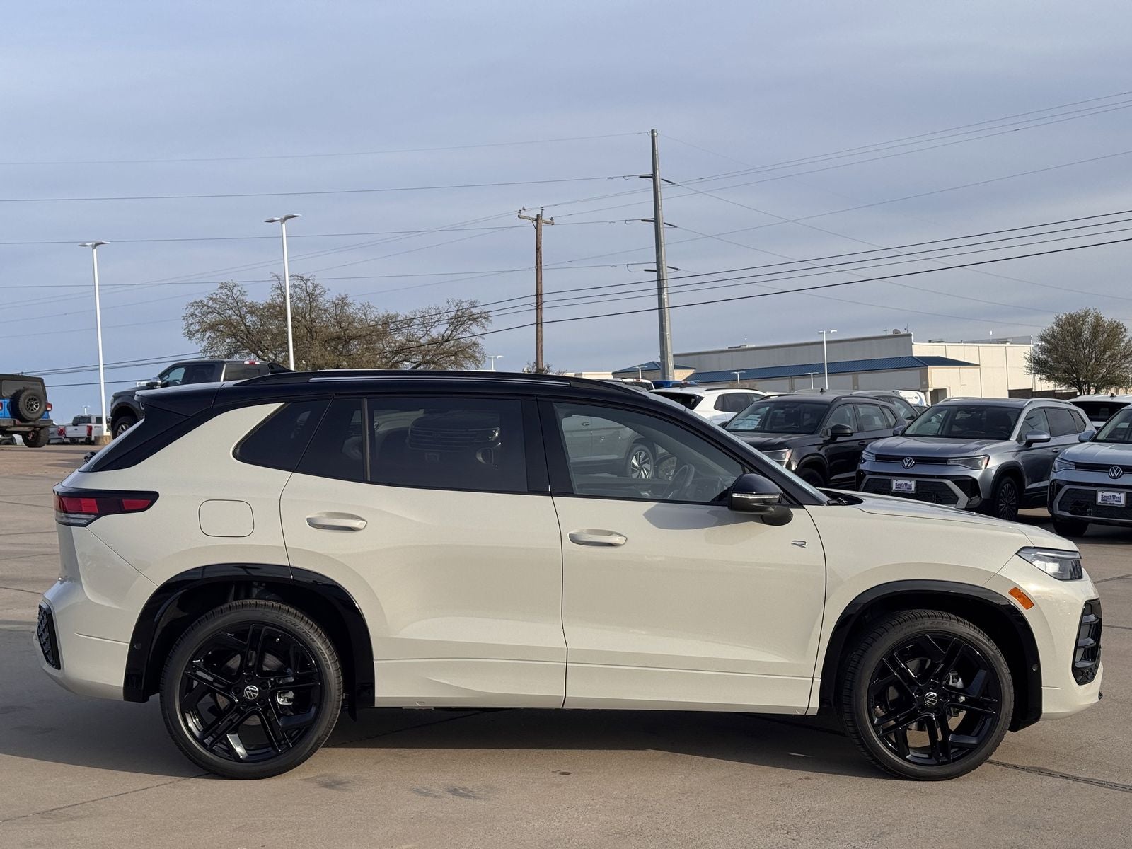 2026 Volkswagen Tiguan 2.0T SE R-Line Black