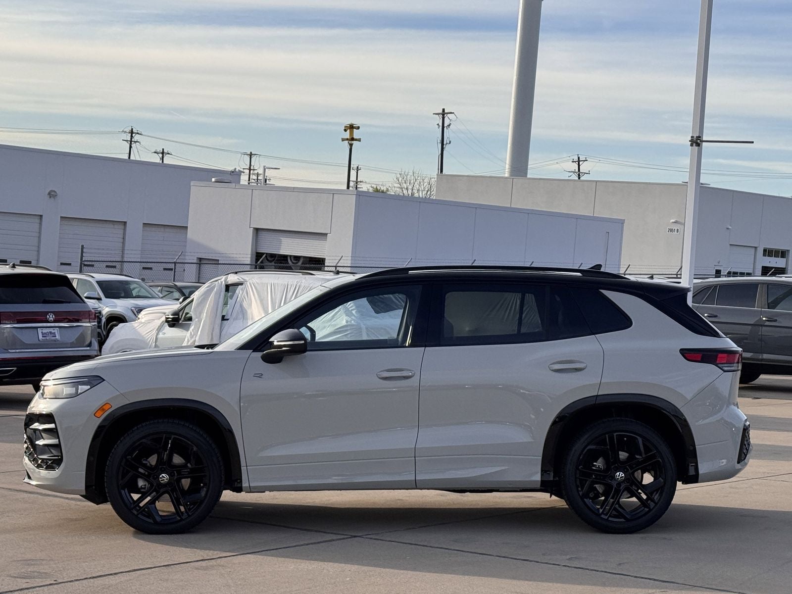 2026 Volkswagen Tiguan 2.0T SE R-Line Black