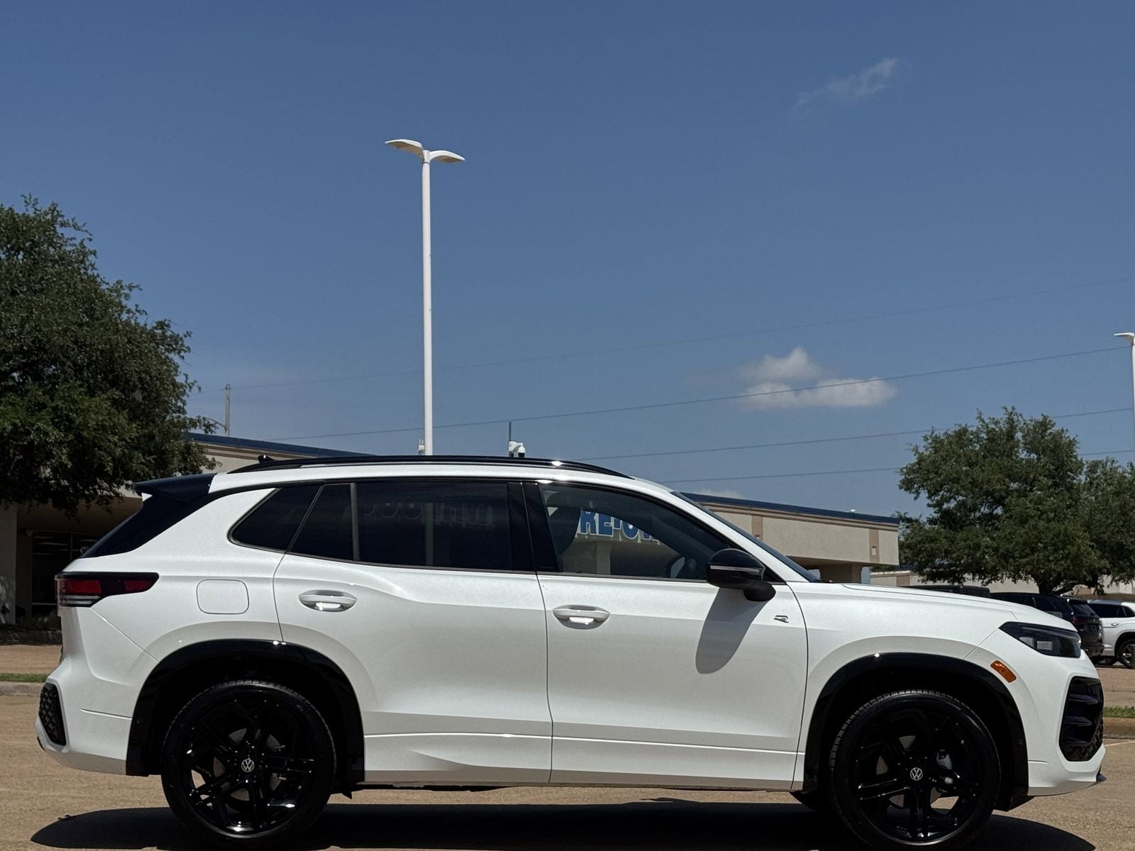 2026 Volkswagen Tiguan 2.0T SE R-Line Black