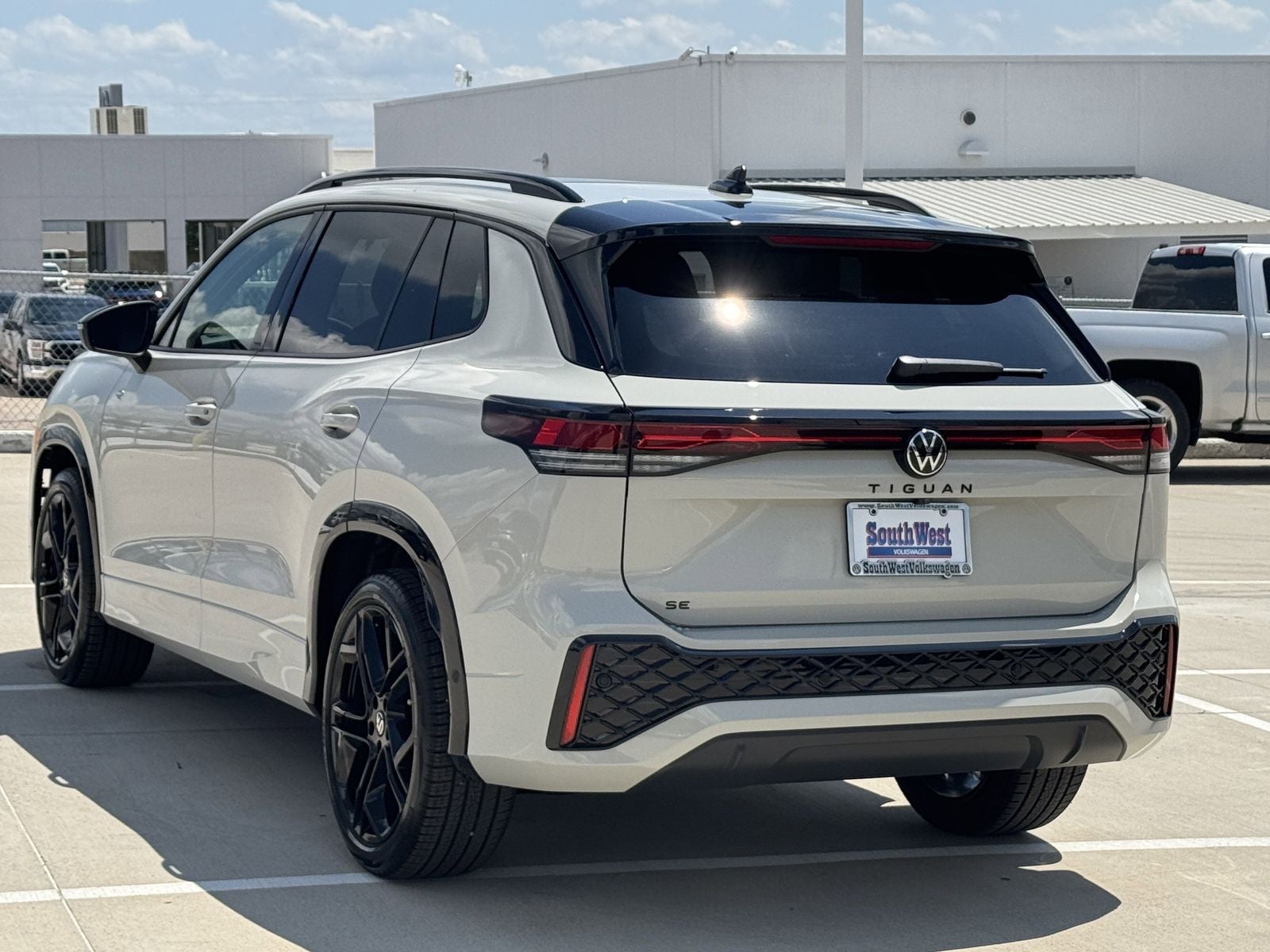 2026 Volkswagen Tiguan 2.0T SE R-Line Black