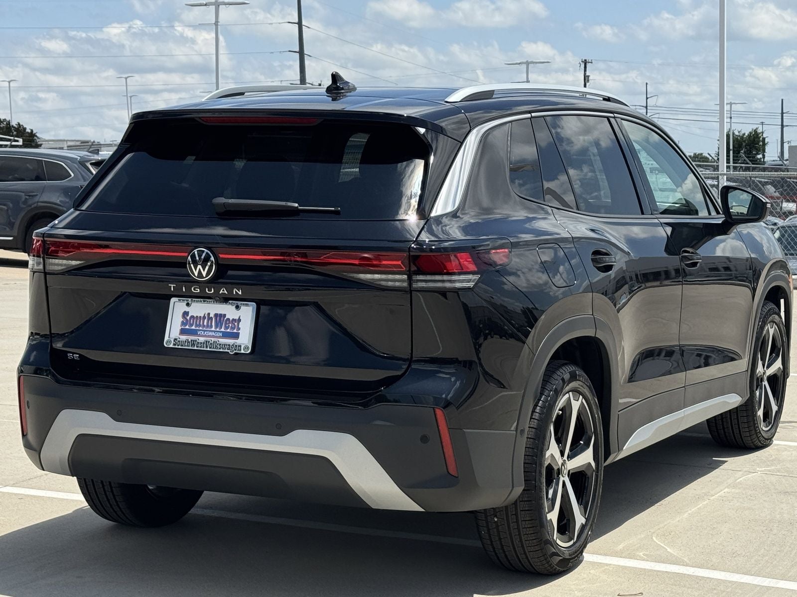 2026 Volkswagen Tiguan 2.0T SE