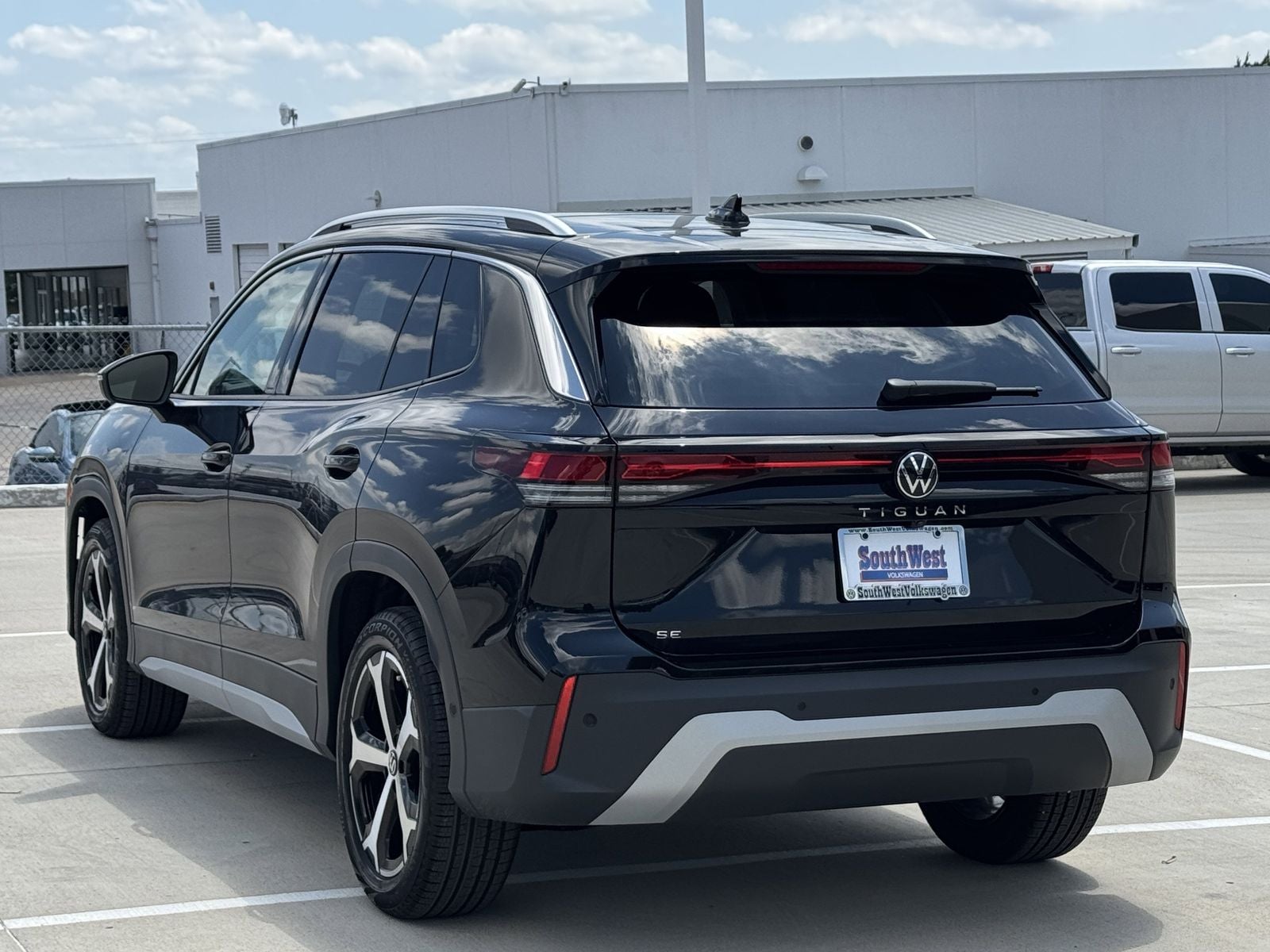 2026 Volkswagen Tiguan 2.0T SE