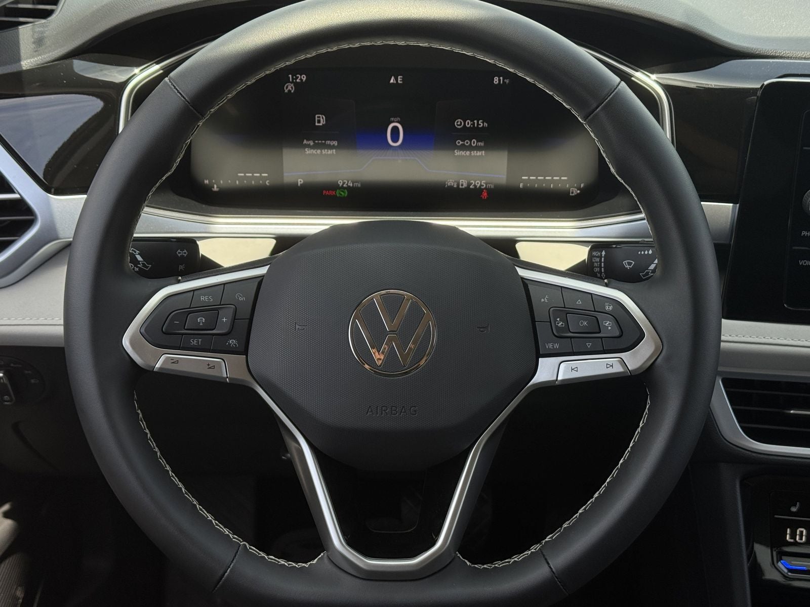 2025 Volkswagen Taos 1.5T SE