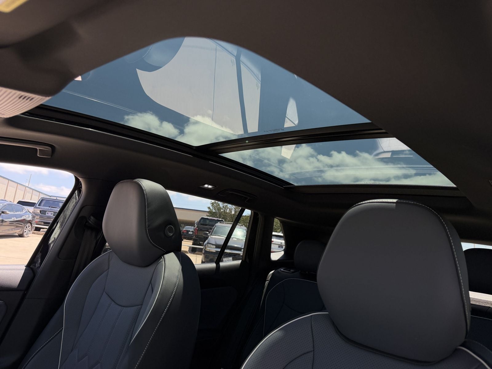 2026 Volkswagen Tiguan 2.0T SEL R-Line