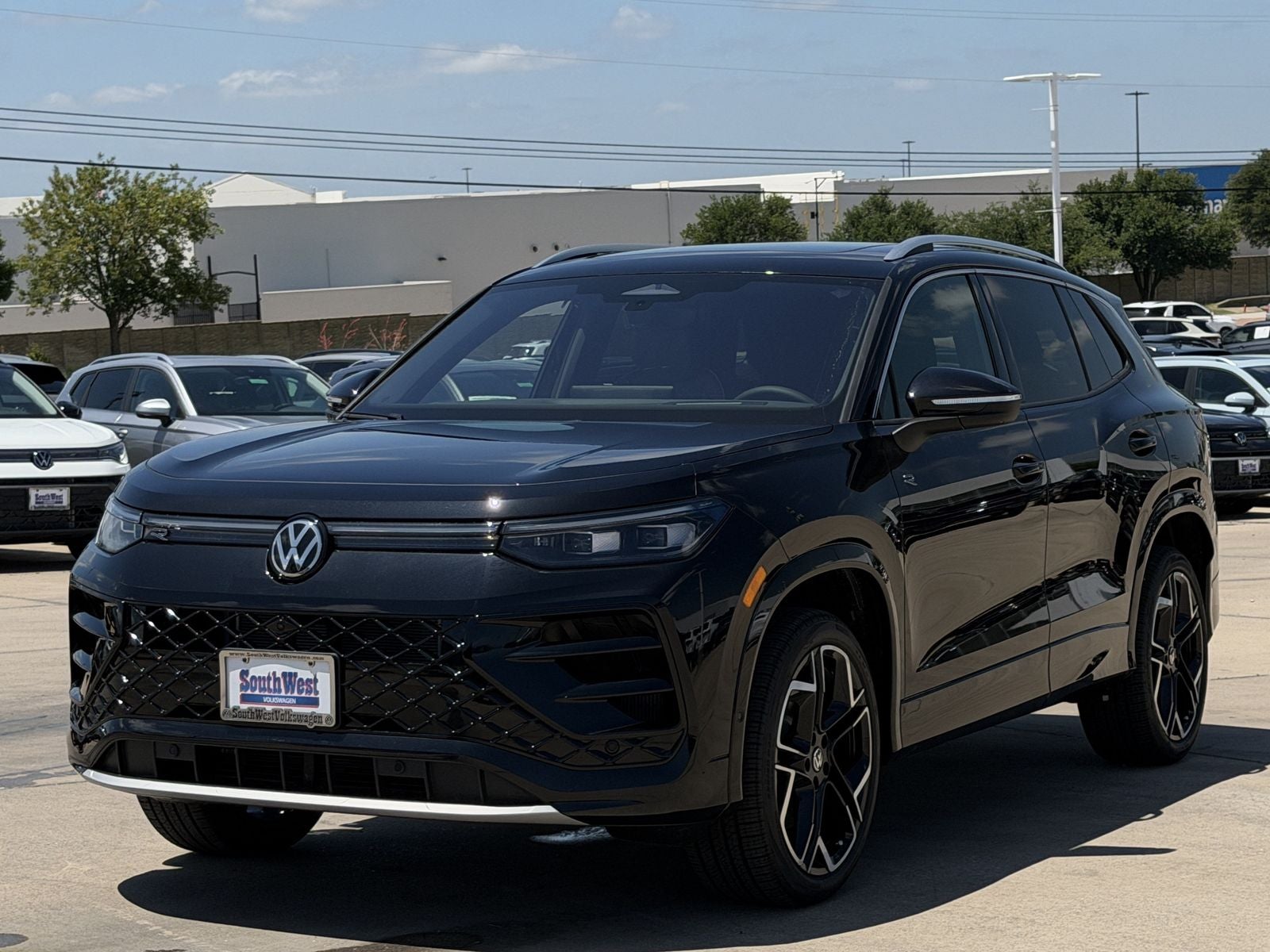 2026 Volkswagen Tiguan 2.0T SEL R-Line