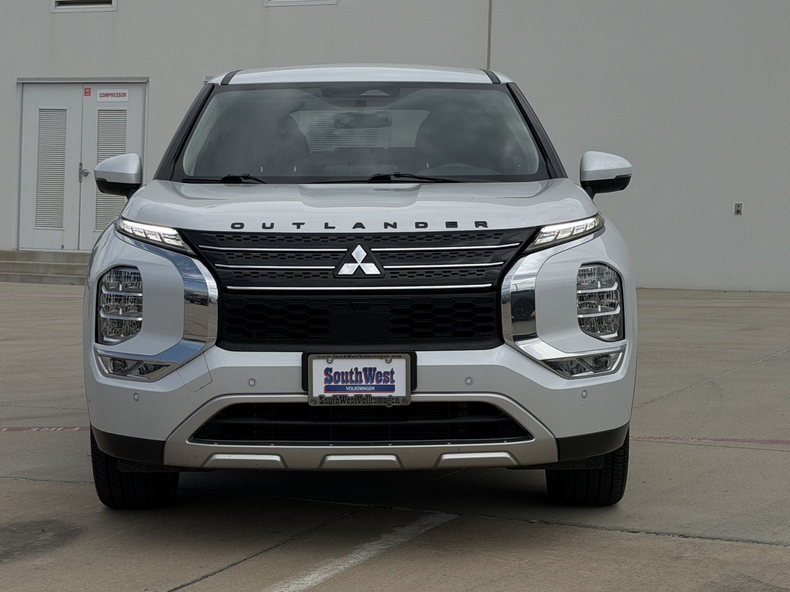 2023 Mitsubishi Outlander Base
