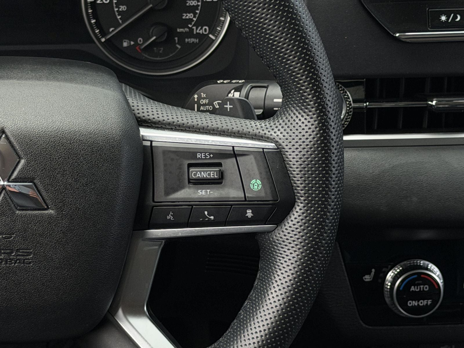 2023 Mitsubishi Outlander Base
