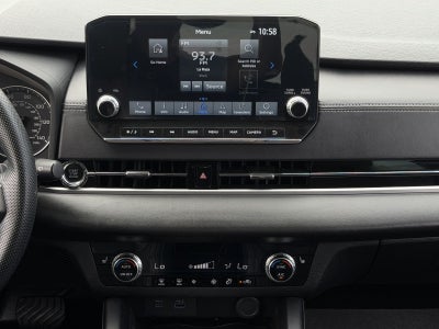 2023 Mitsubishi Outlander Base