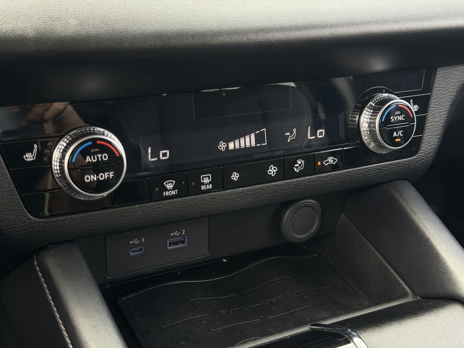 2023 Mitsubishi Outlander Base