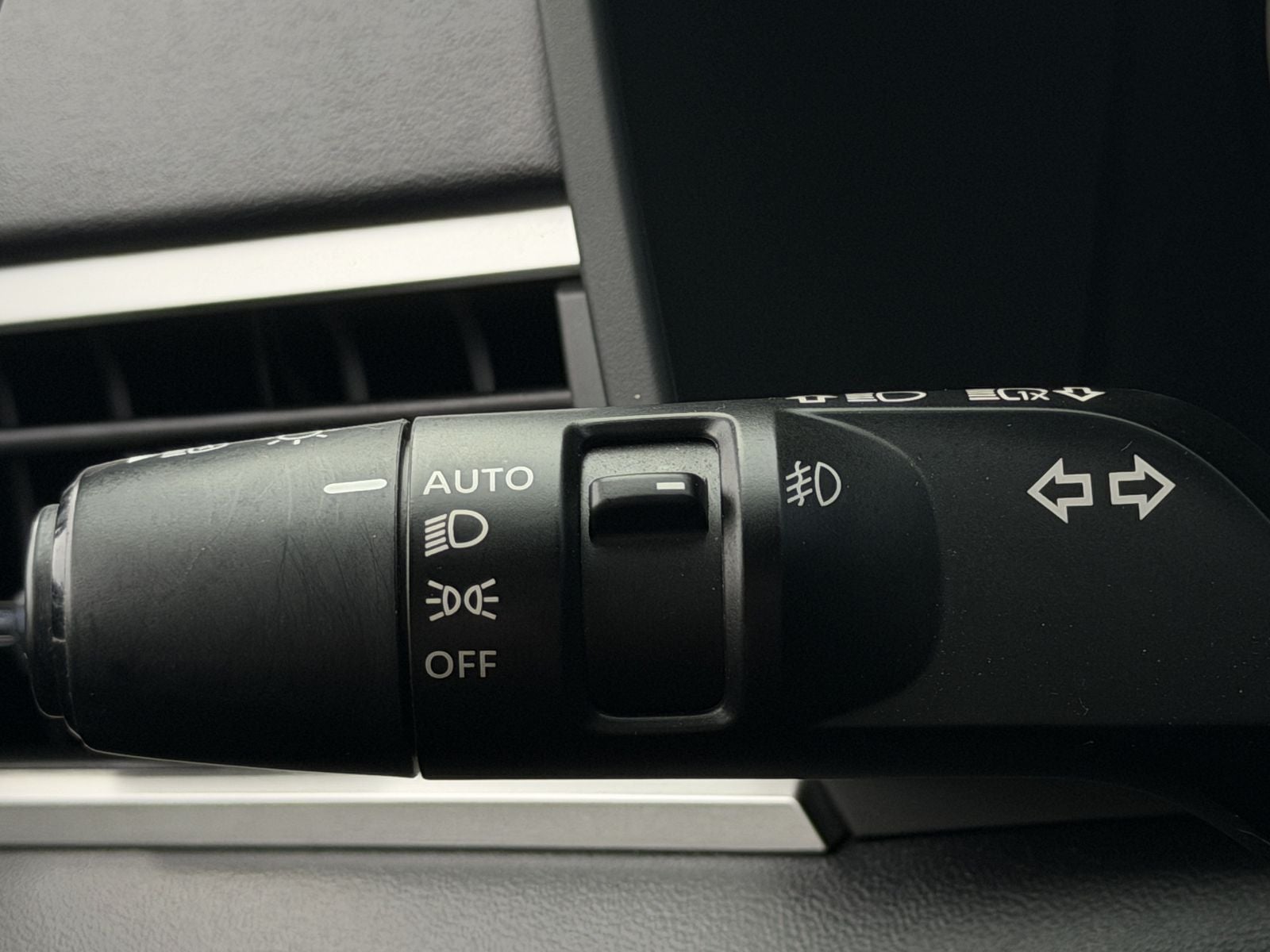 2023 Mitsubishi Outlander Base
