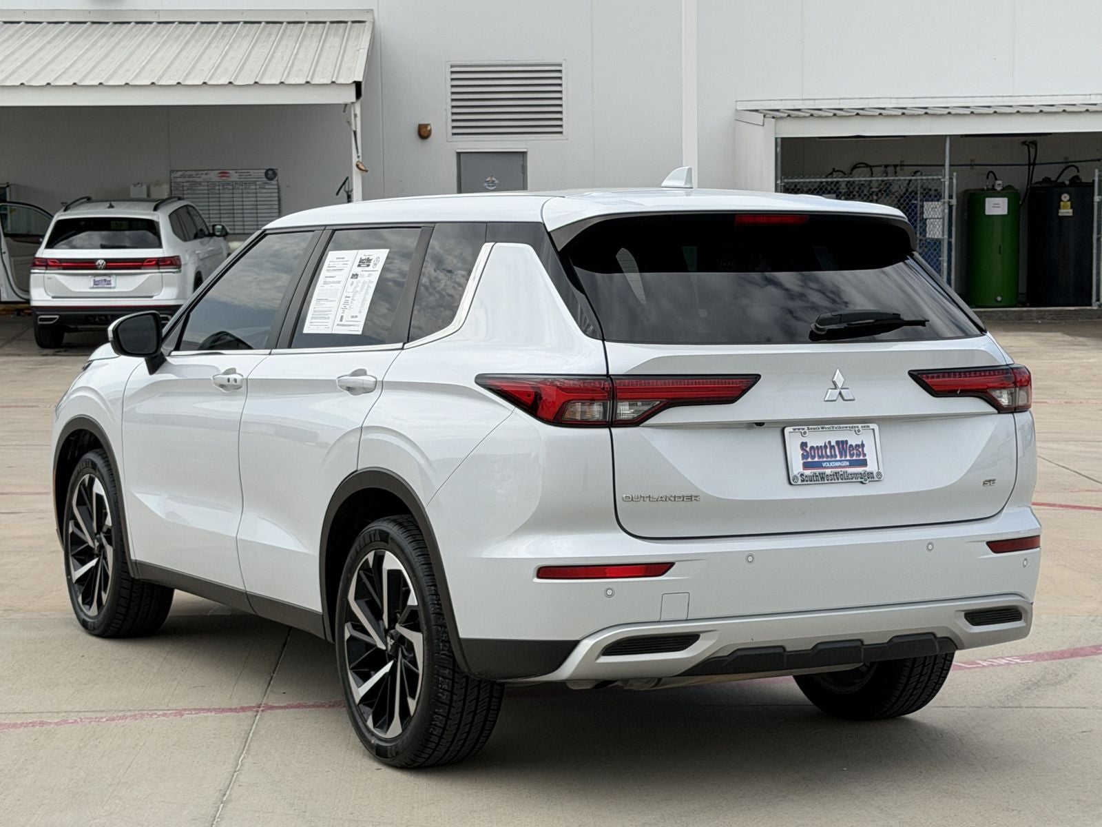 2023 Mitsubishi Outlander Base
