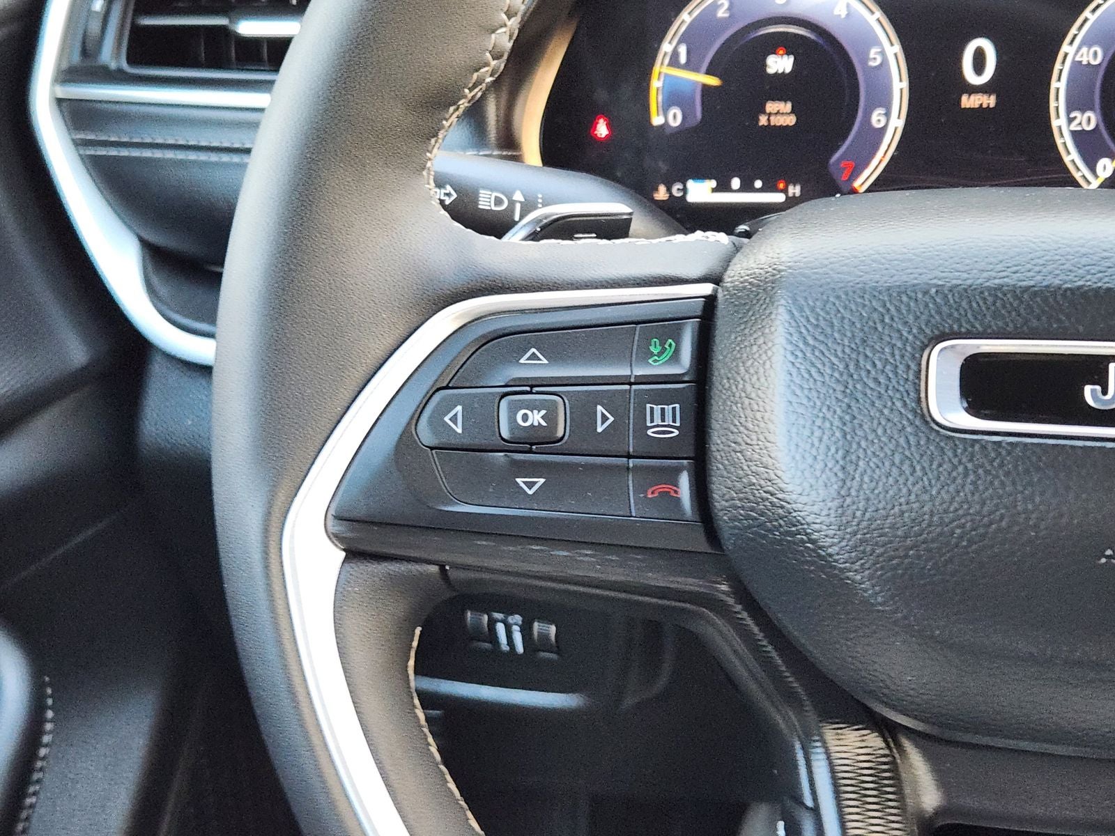 2025 Jeep Grand Cherokee Laredo 4x2