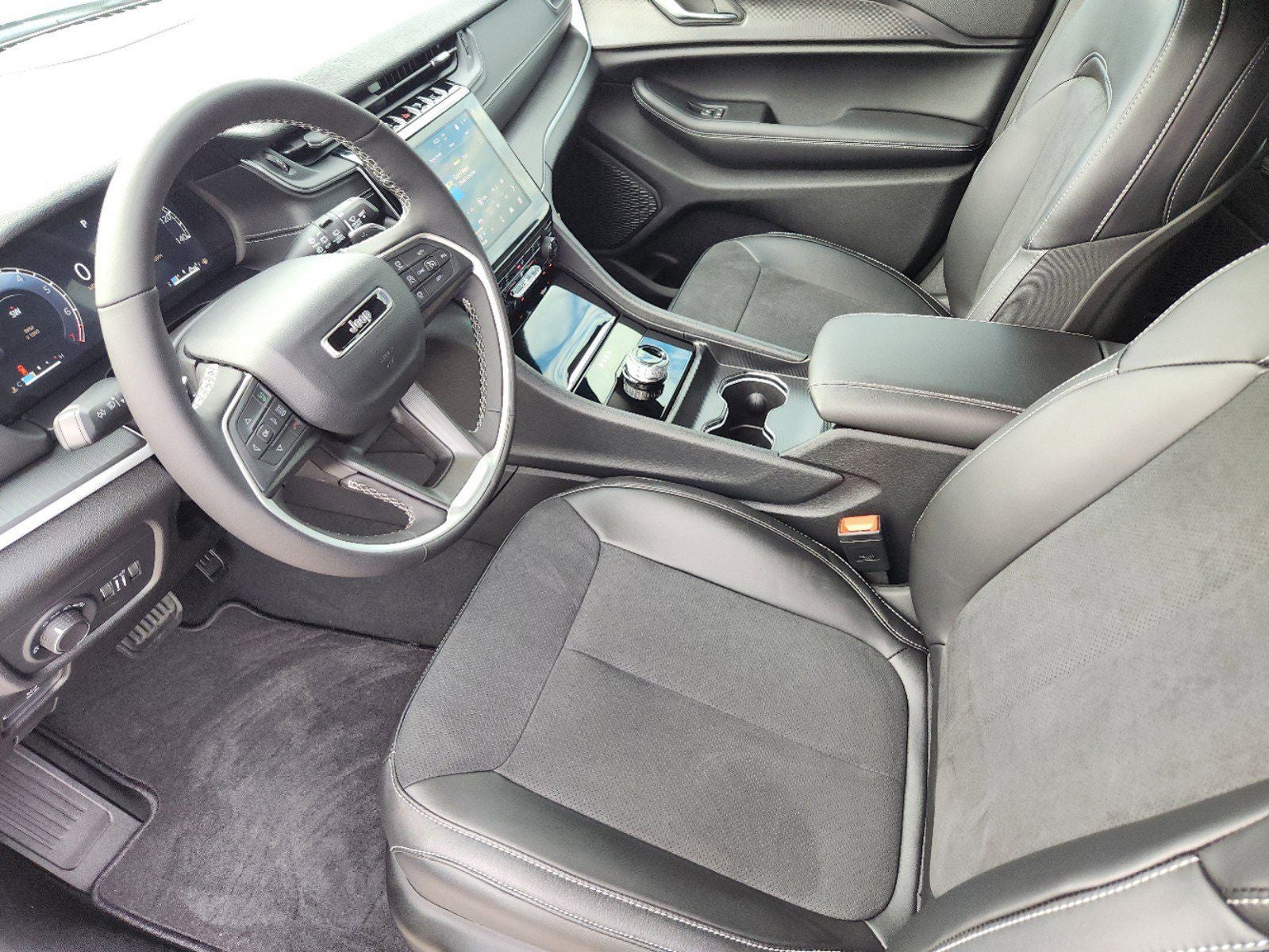 2025 Jeep Grand Cherokee GRAND CHEROKEE ALTITUDE X 4X2