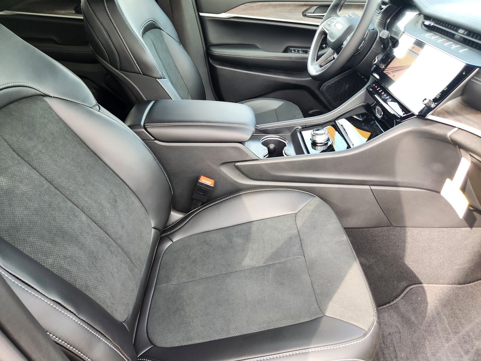 2026 Jeep Grand Cherokee GRAND CHEROKEE LAREDO ALTITUDE 4X2