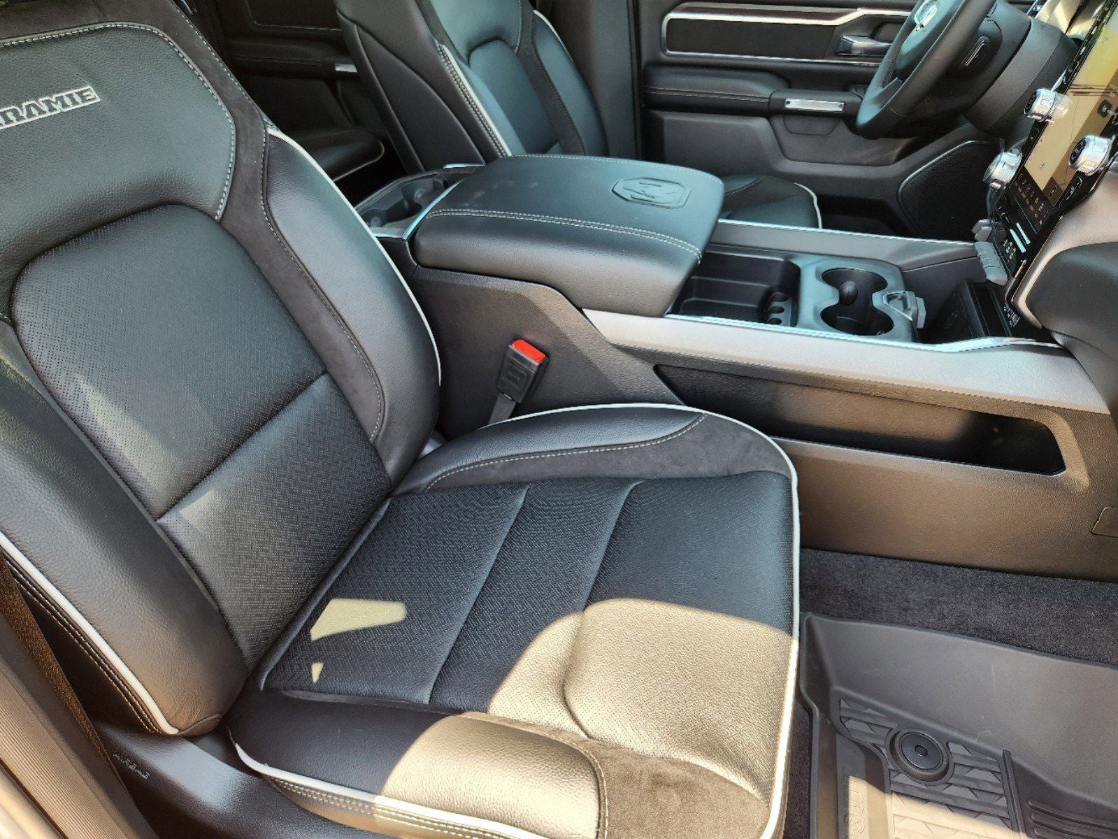 2025 RAM Ram 1500 RAM 1500 LARAMIE CREW CAB 4X4 5'7' BOX