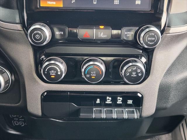 2025 RAM Ram 1500 Tradesman Crew Cab 4x4 6'4' Box