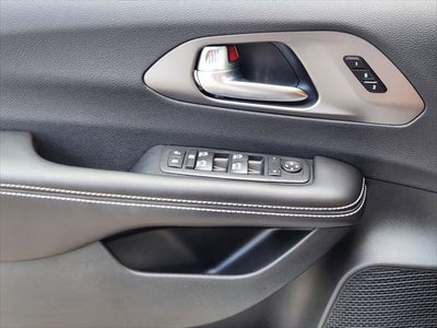 2027 Chrysler Pacifica PACIFICA SELECT