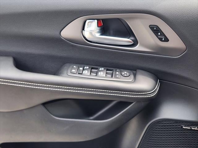 2027 Chrysler Pacifica PACIFICA LIMITED