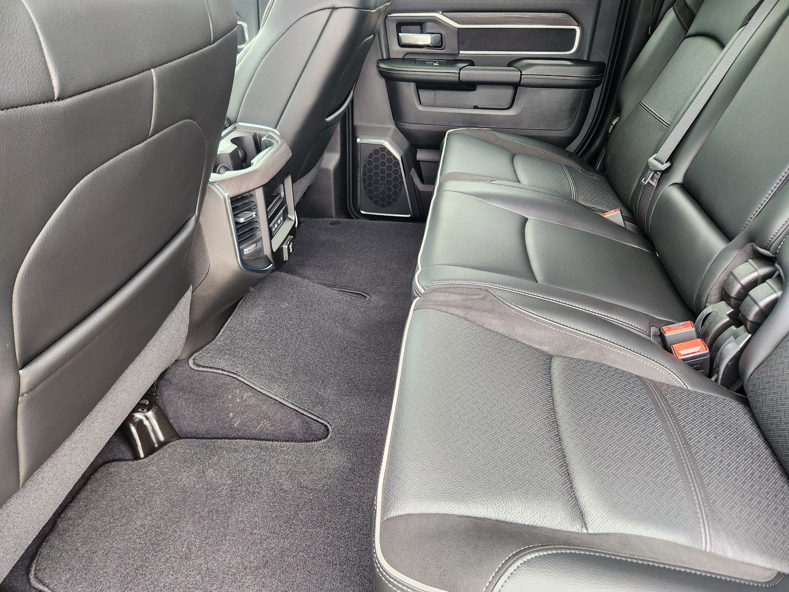 2026 RAM Ram 3500 RAM 3500 LARAMIE MEGA CAB 4X4 6'4' BOX