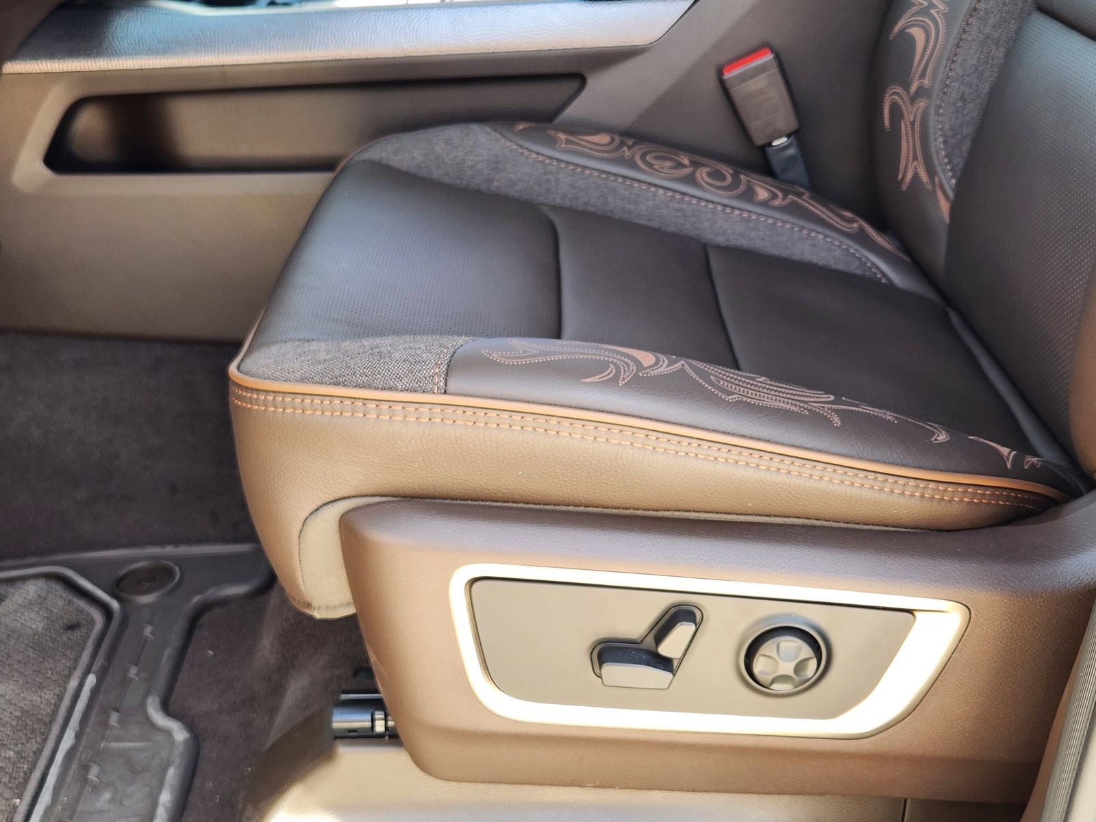 2026 RAM Ram 3500 RAM 3500 LIMITED LONGHORN MEGA CAB 4X4 6'4' BOX